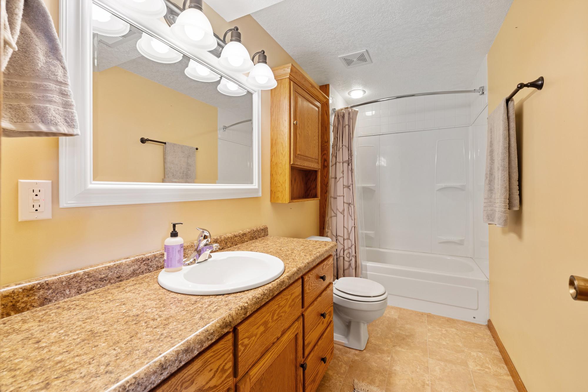 15165 Ellen Circle SE