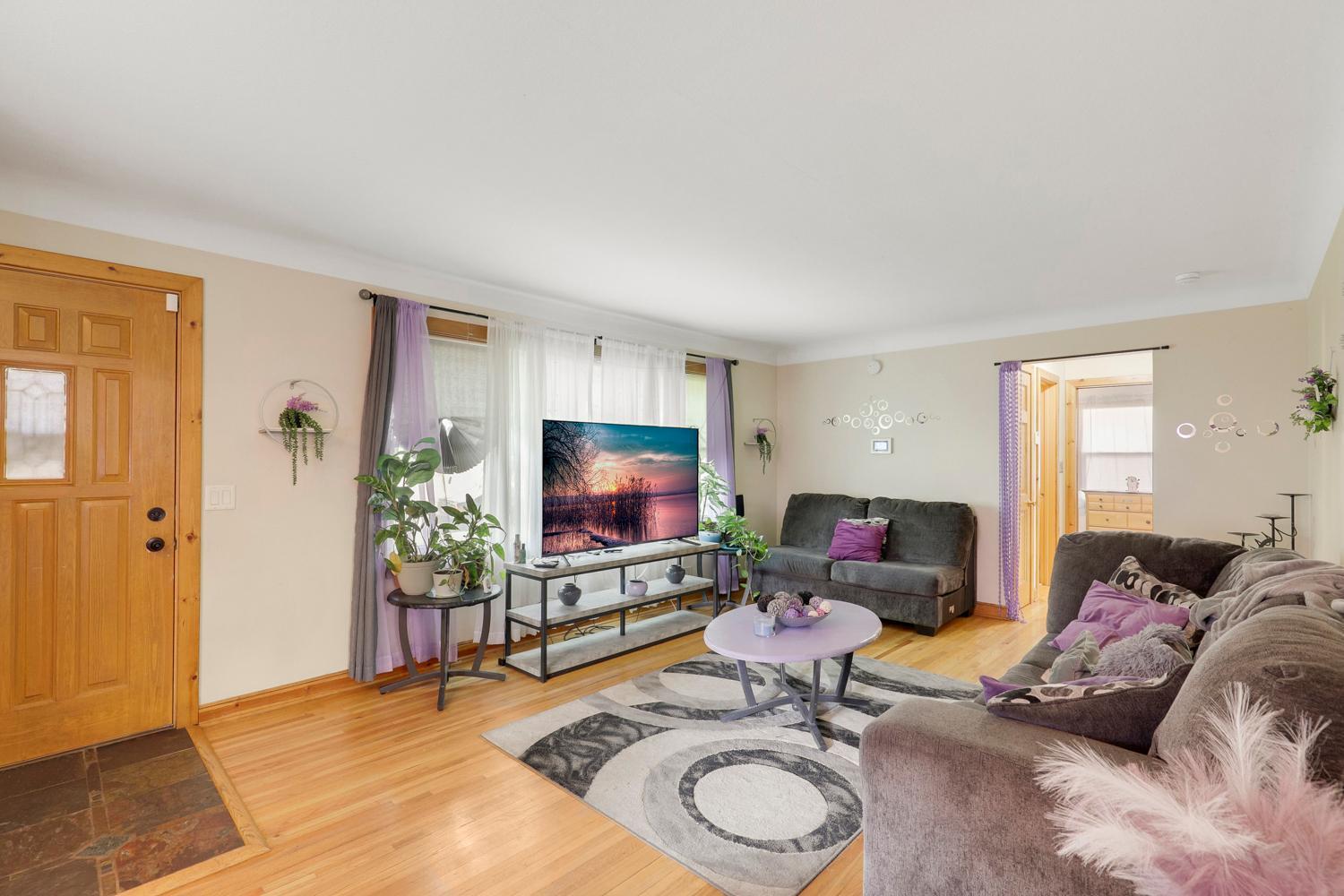 5918 Xerxes Avenue N