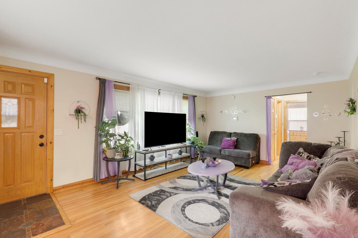 5918 Xerxes Avenue N