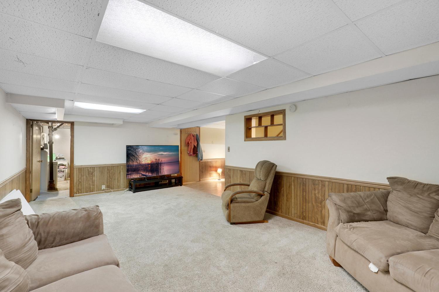 5918 Xerxes Avenue N