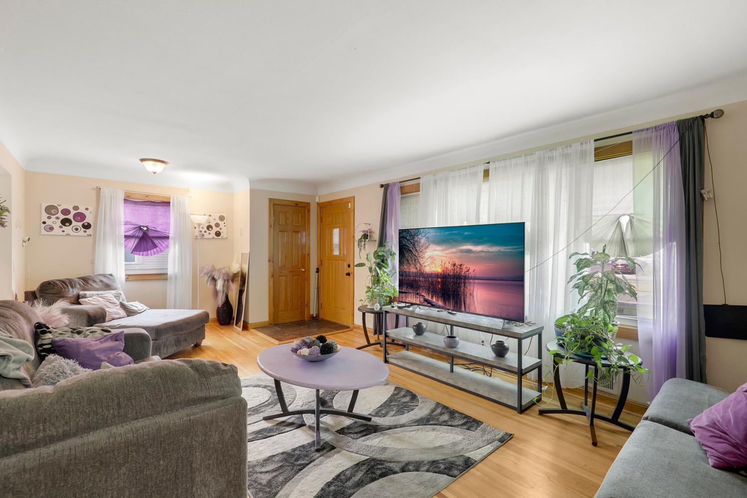 5918 Xerxes Avenue N