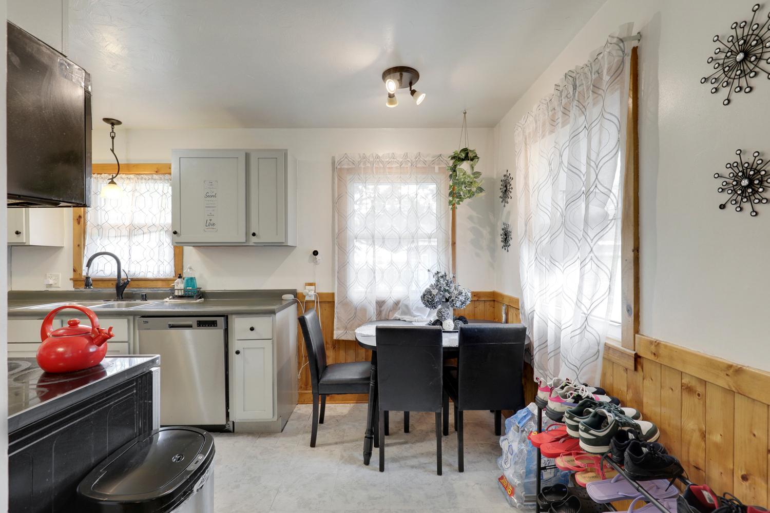 5918 Xerxes Avenue N