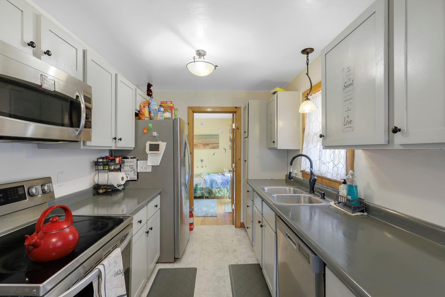 5918 Xerxes Avenue N