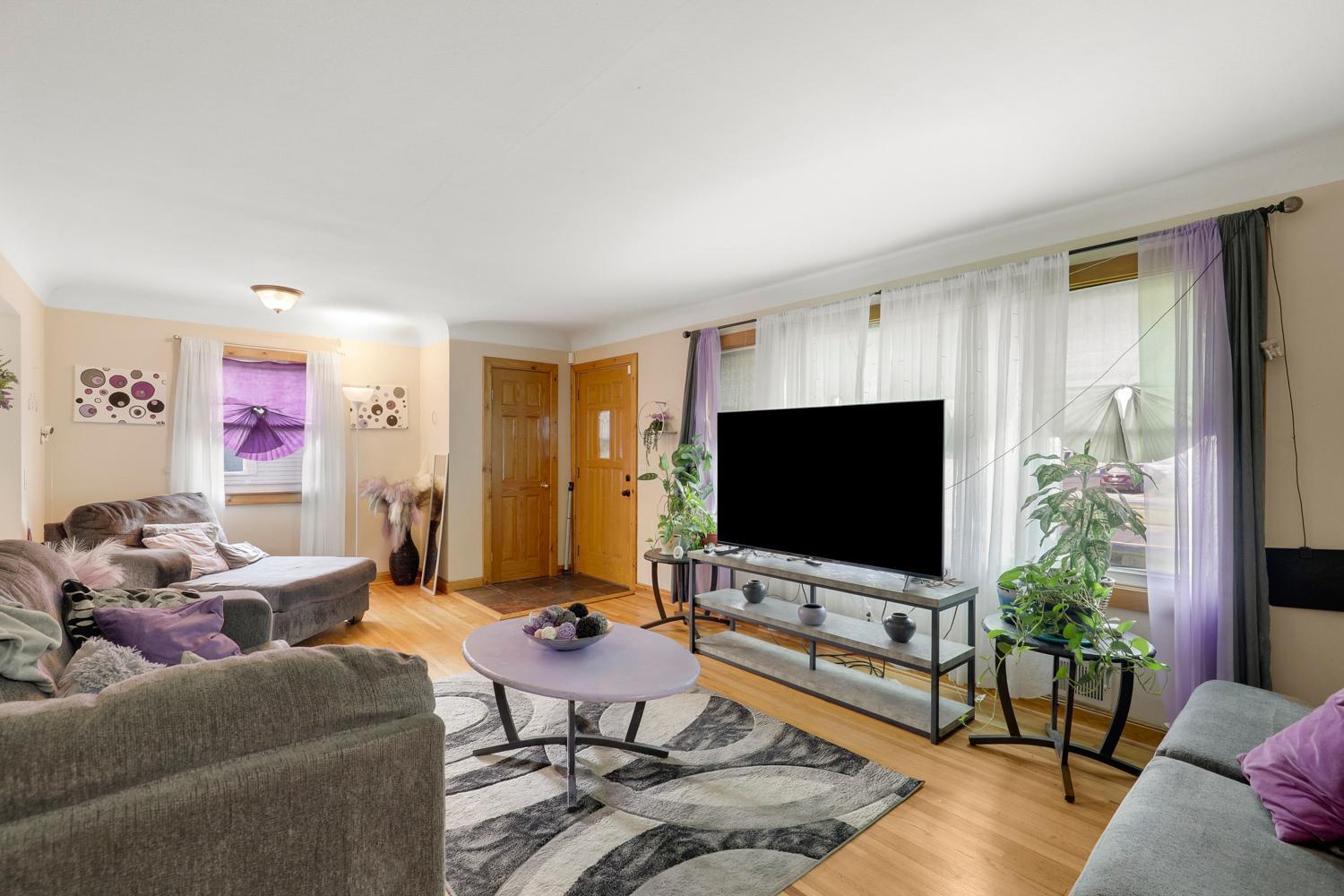 5918 Xerxes Avenue N