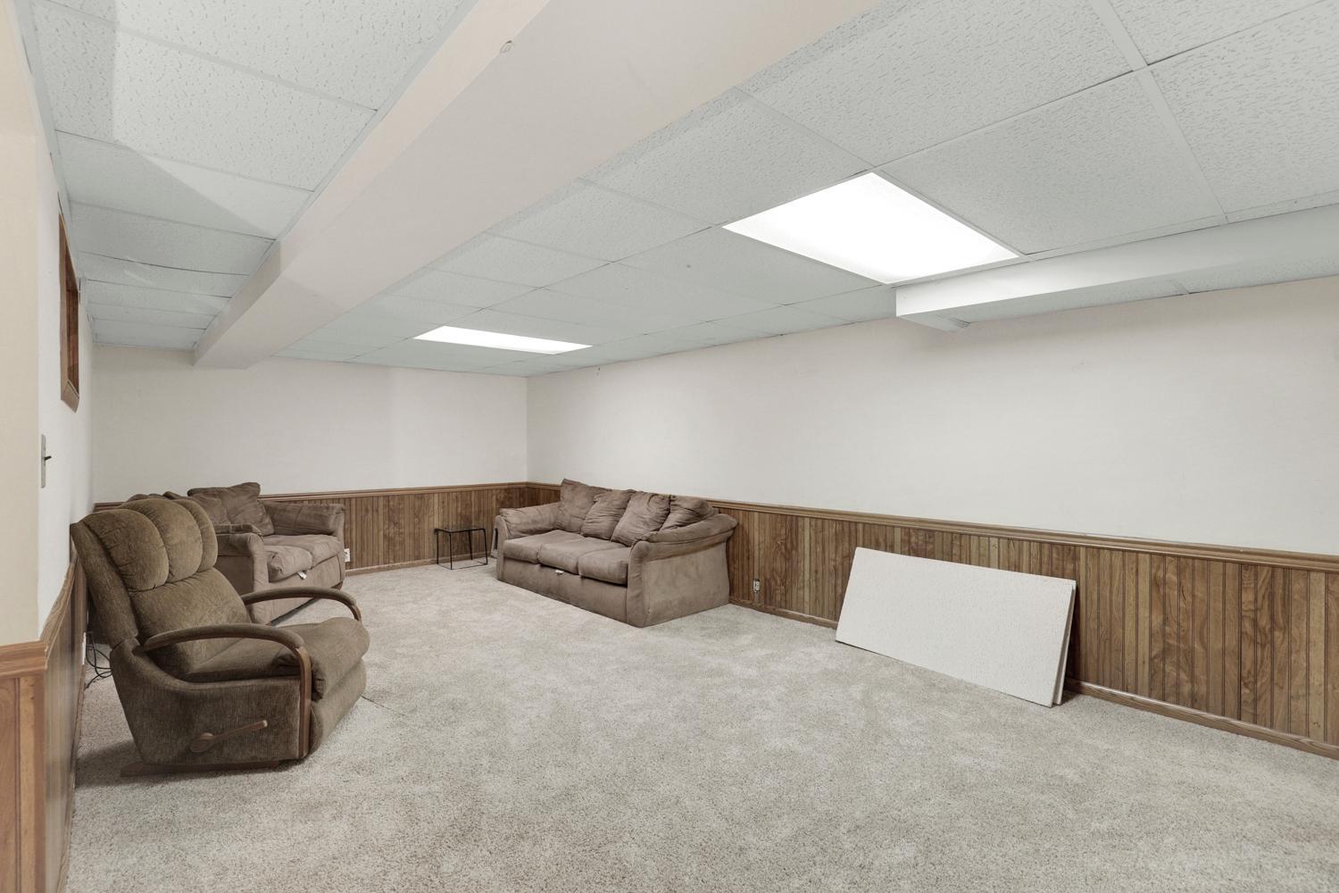 5918 Xerxes Avenue N