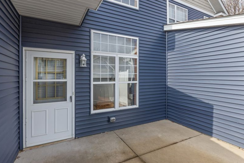 472 Hickory Lane N