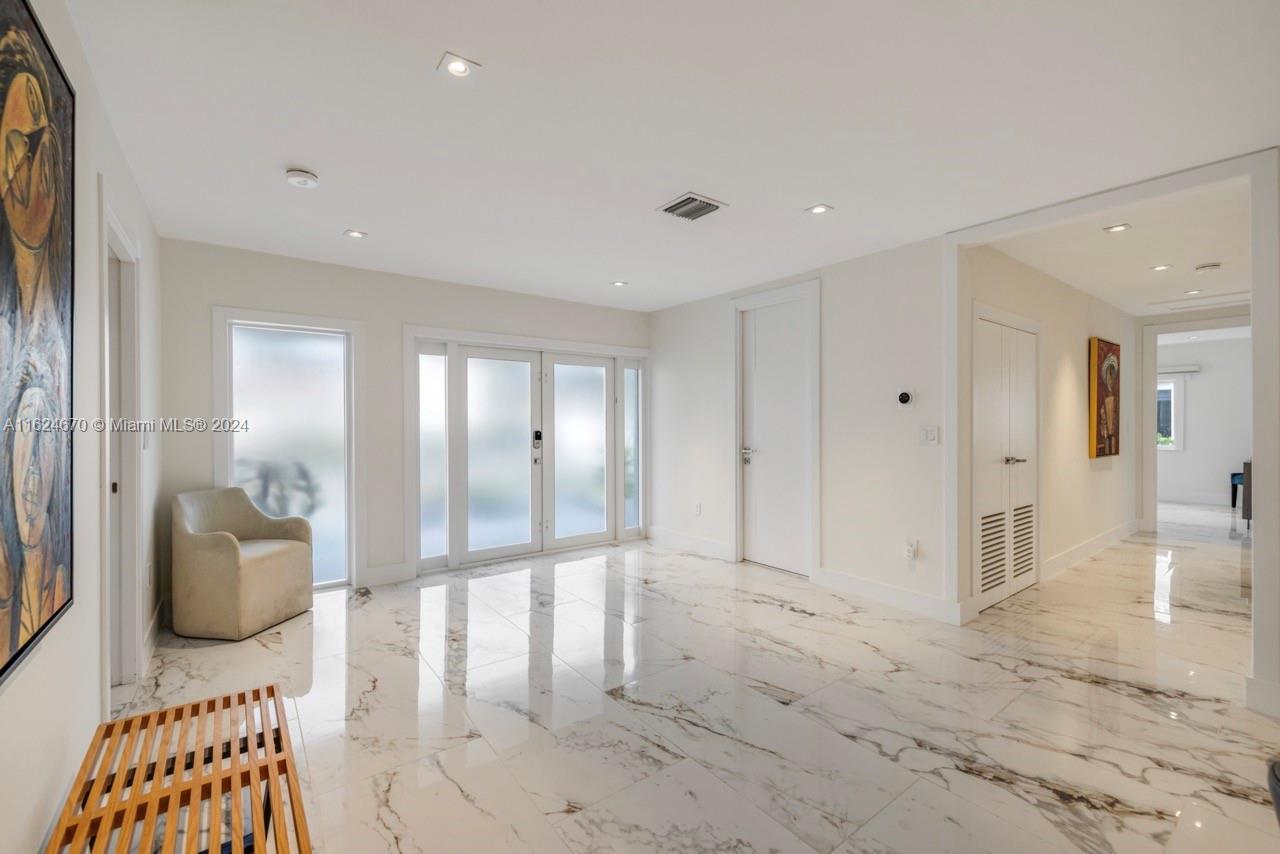 3504 Crystal View Ct