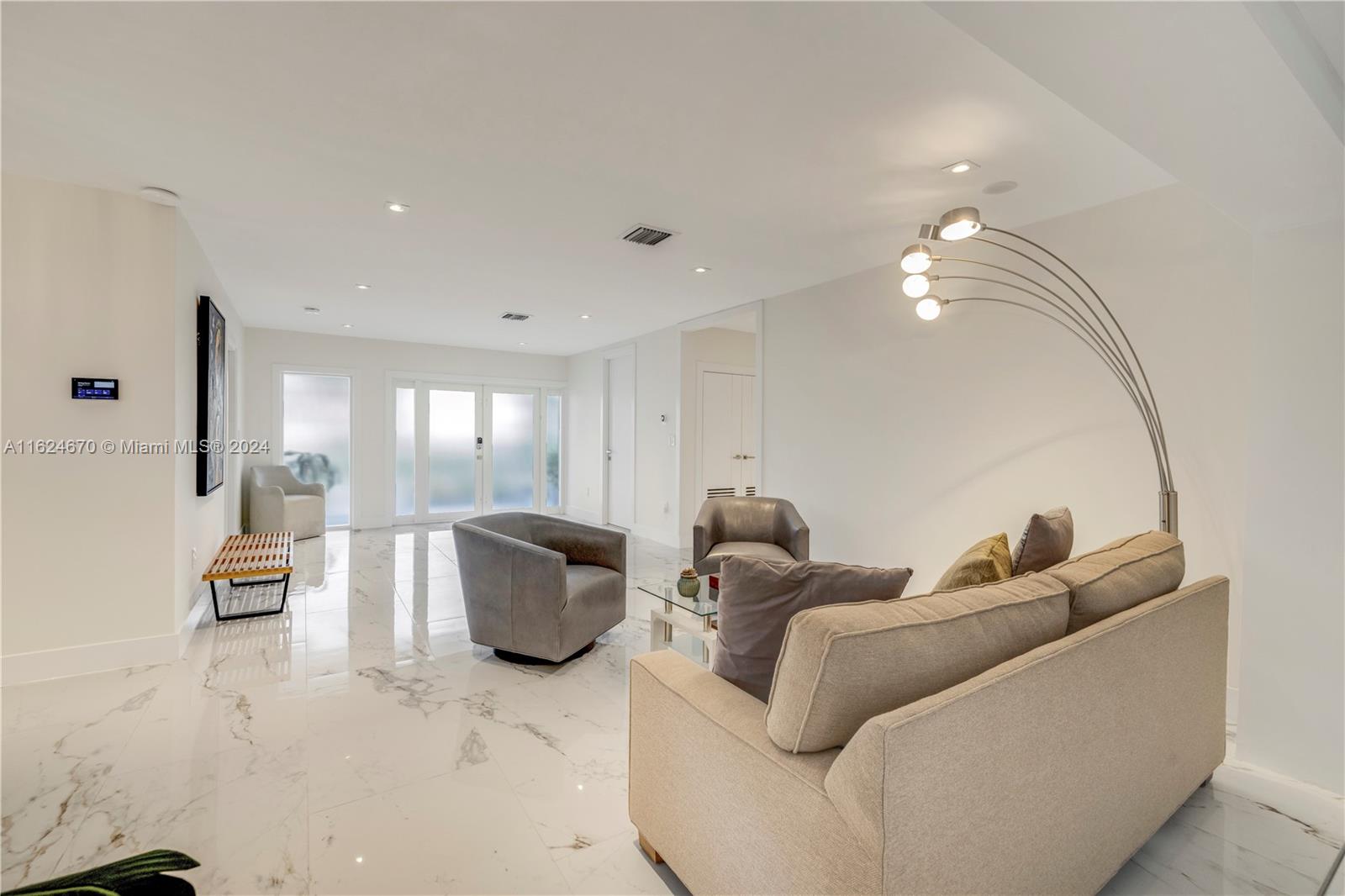 3504 Crystal View Ct