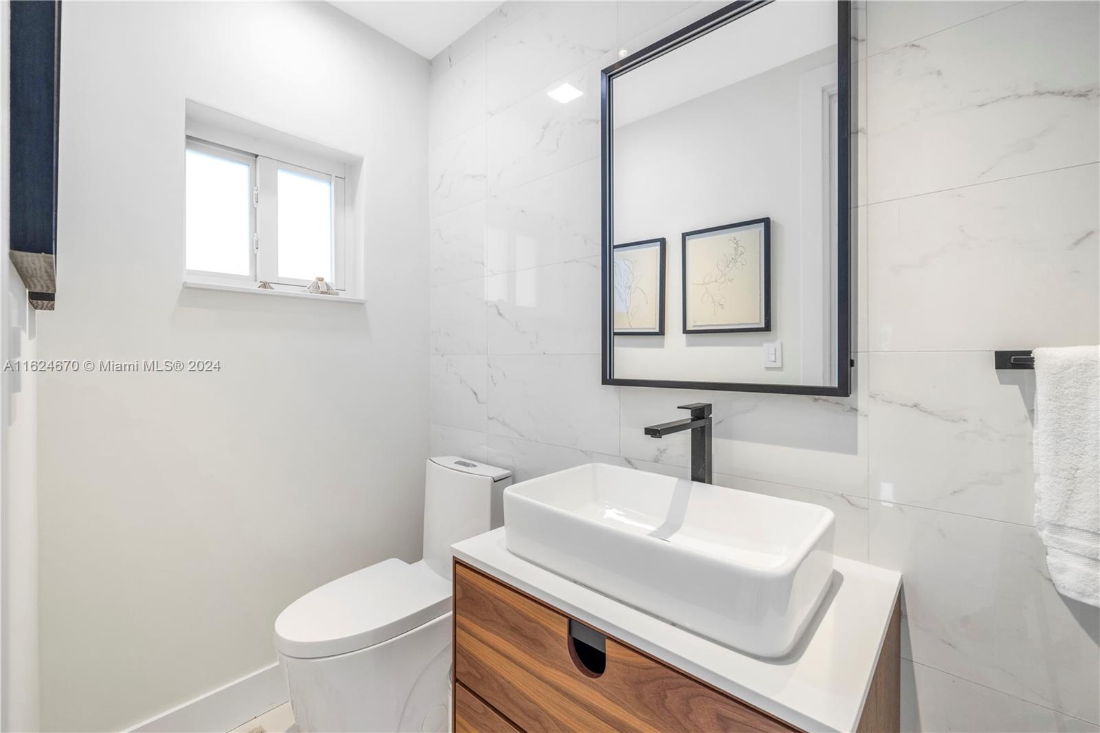 3504 Crystal View Ct