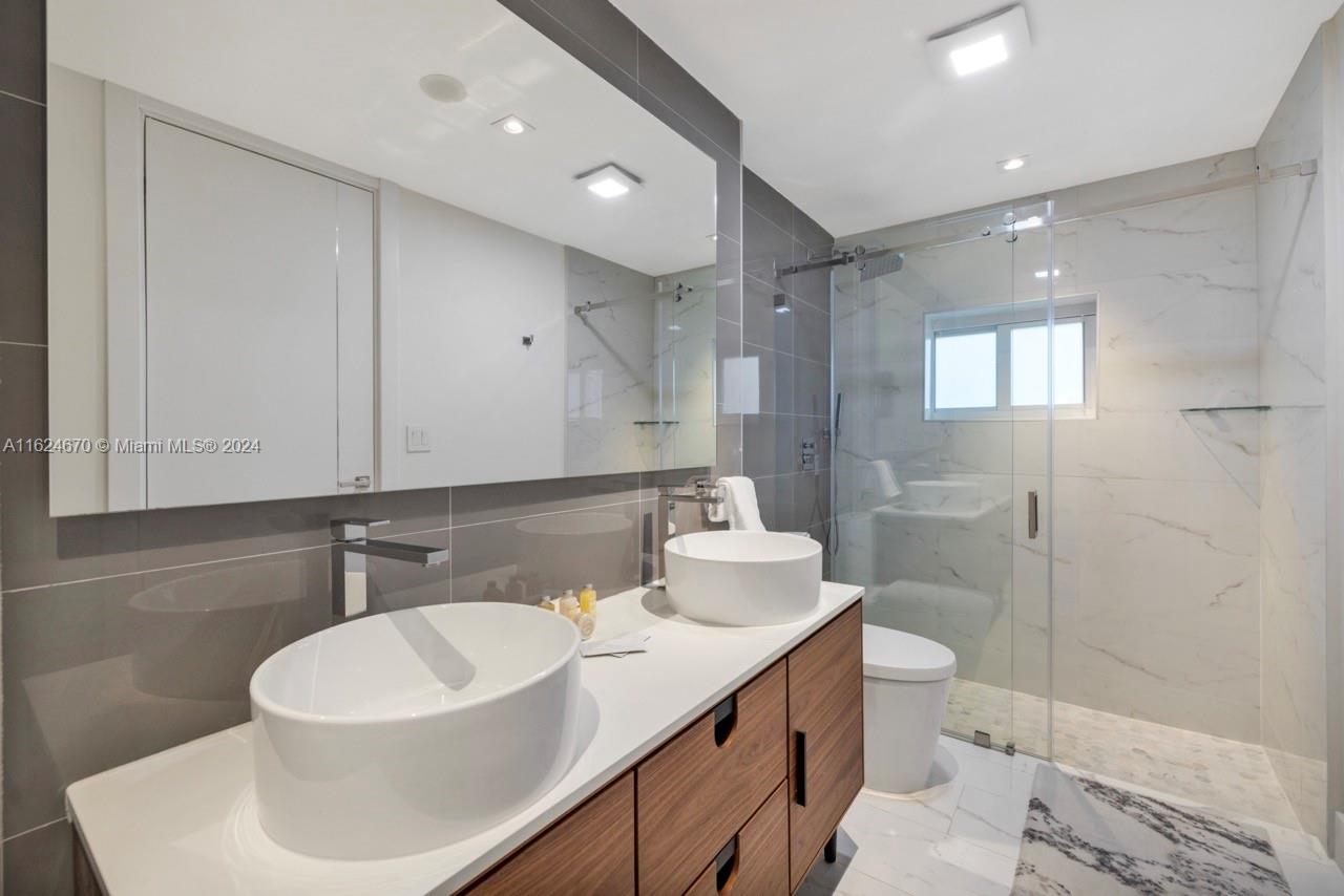 3504 Crystal View Ct