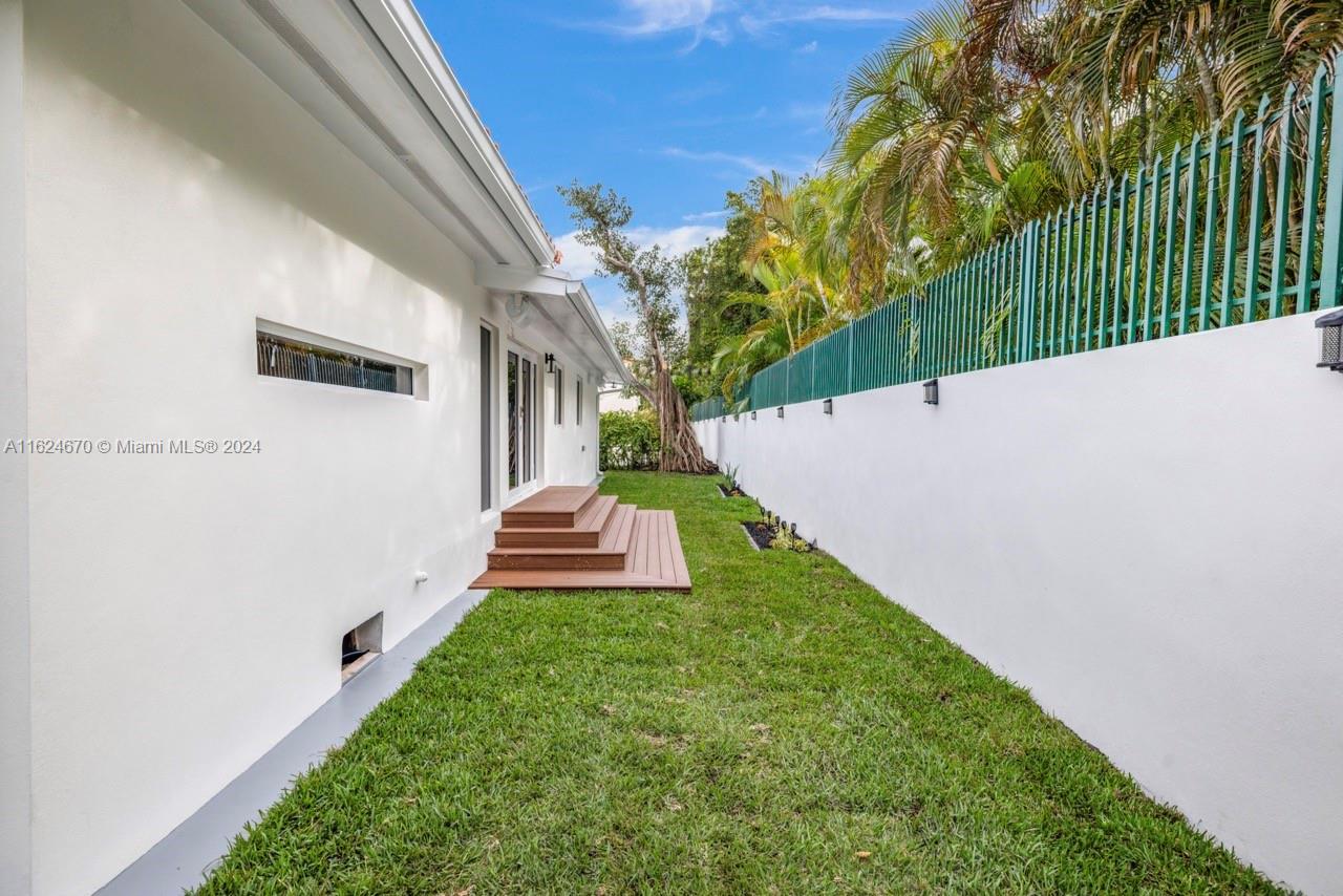3504 Crystal View Ct