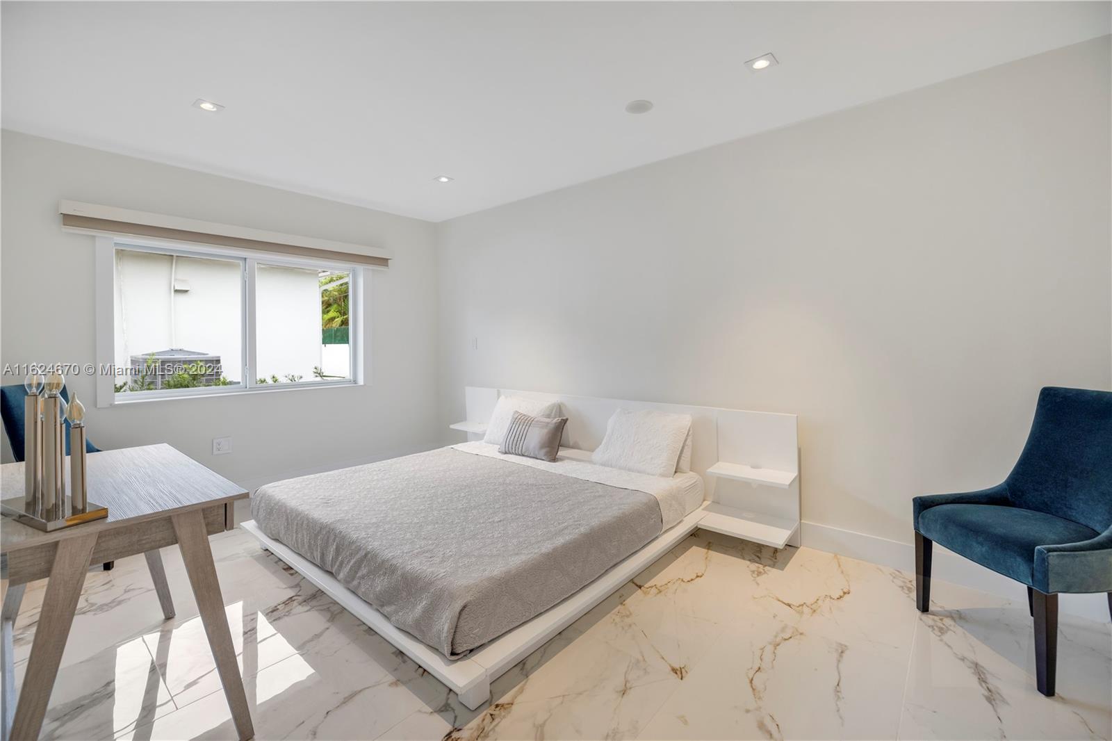3504 Crystal View Ct