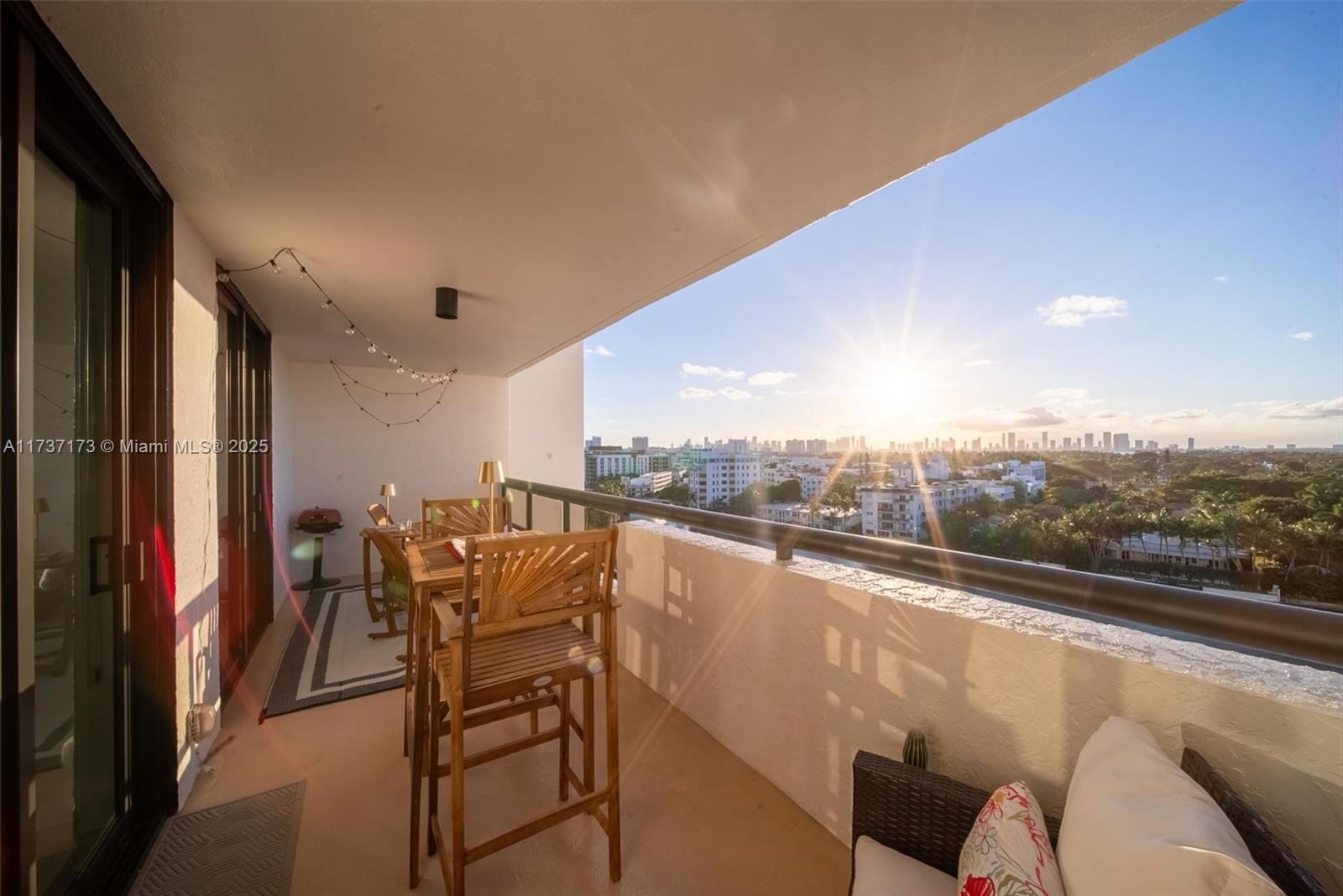 2555 Collins Ave # 1106