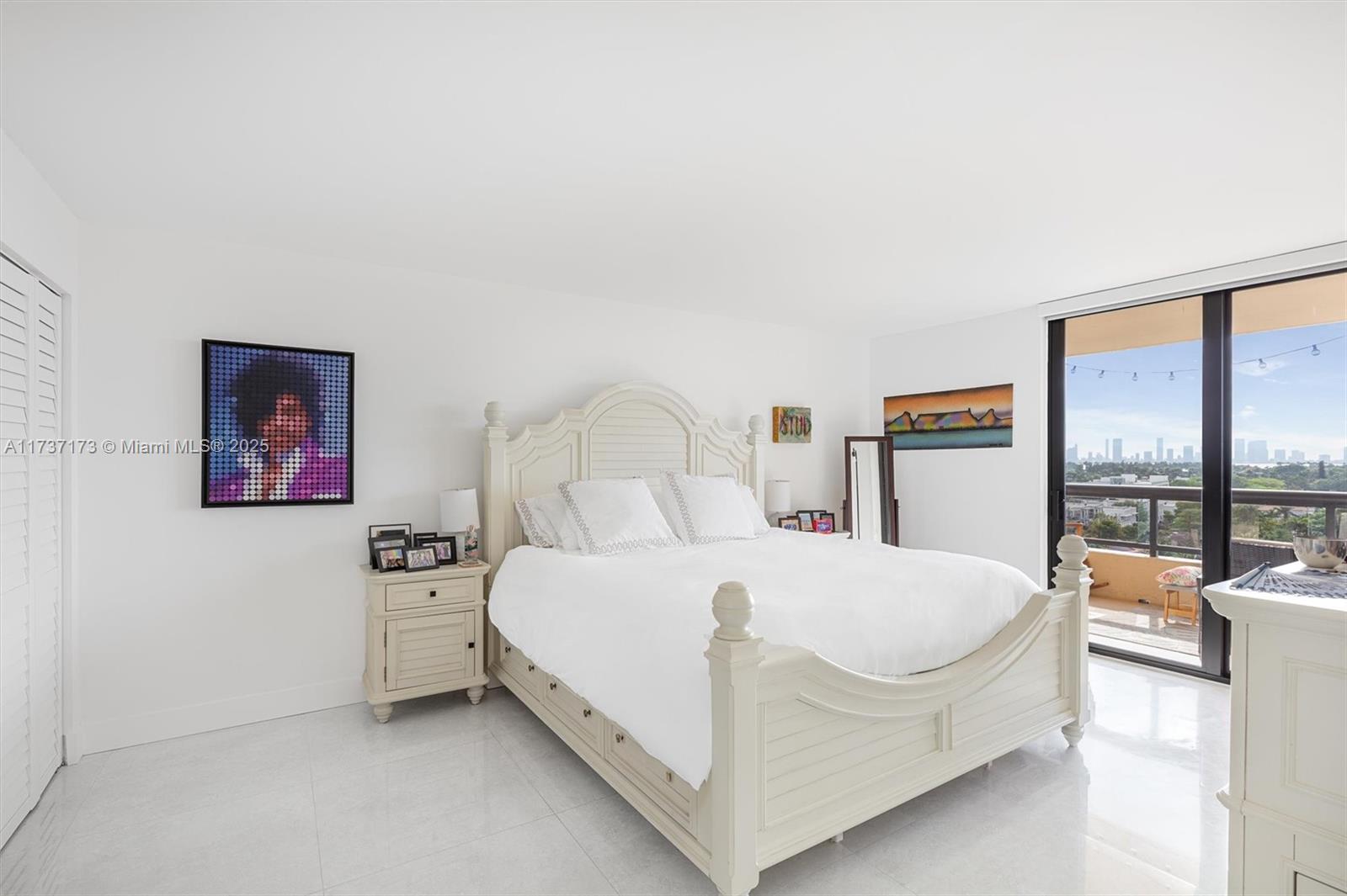 2555 Collins Ave # 1106
