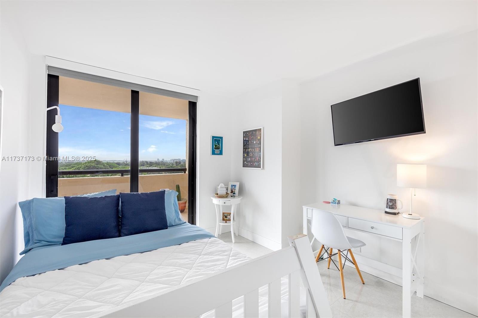 2555 Collins Ave # 1106