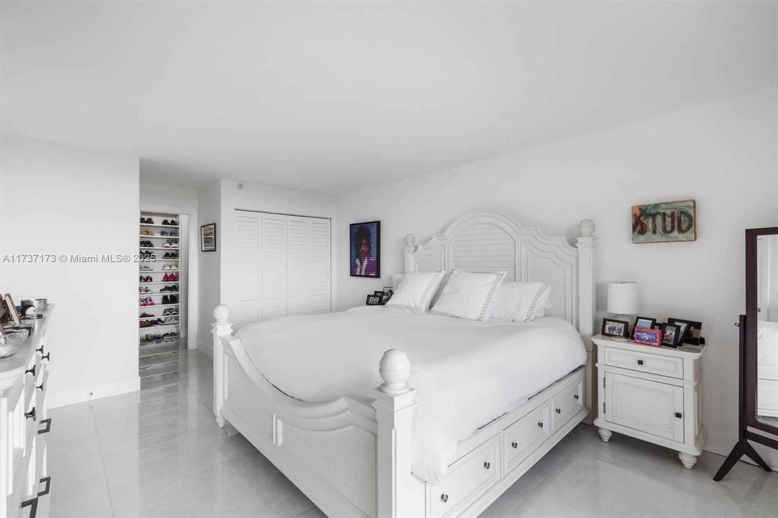 2555 Collins Ave # 1106