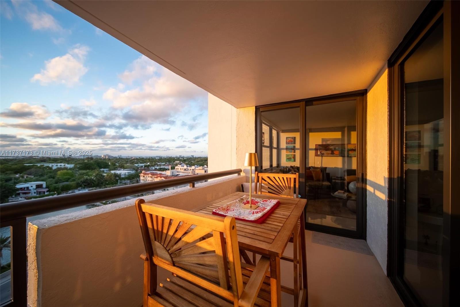 2555 Collins Ave # 1106