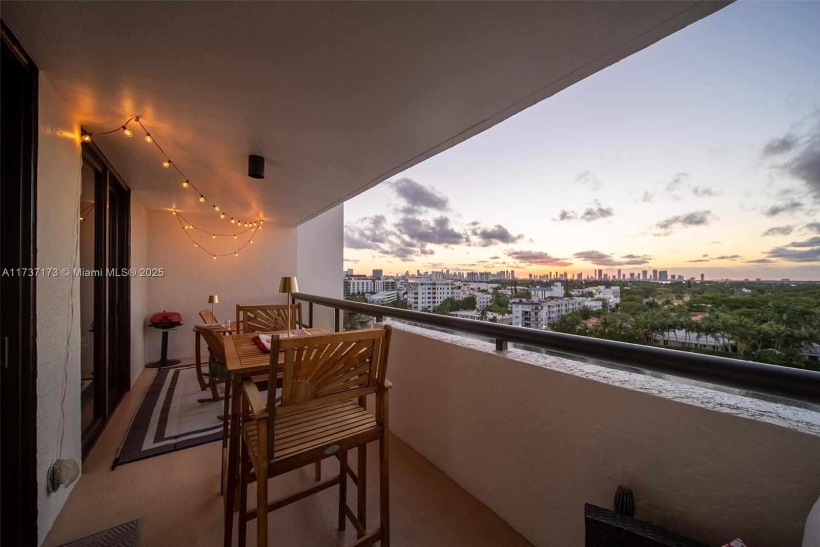 2555 Collins Ave # 1106
