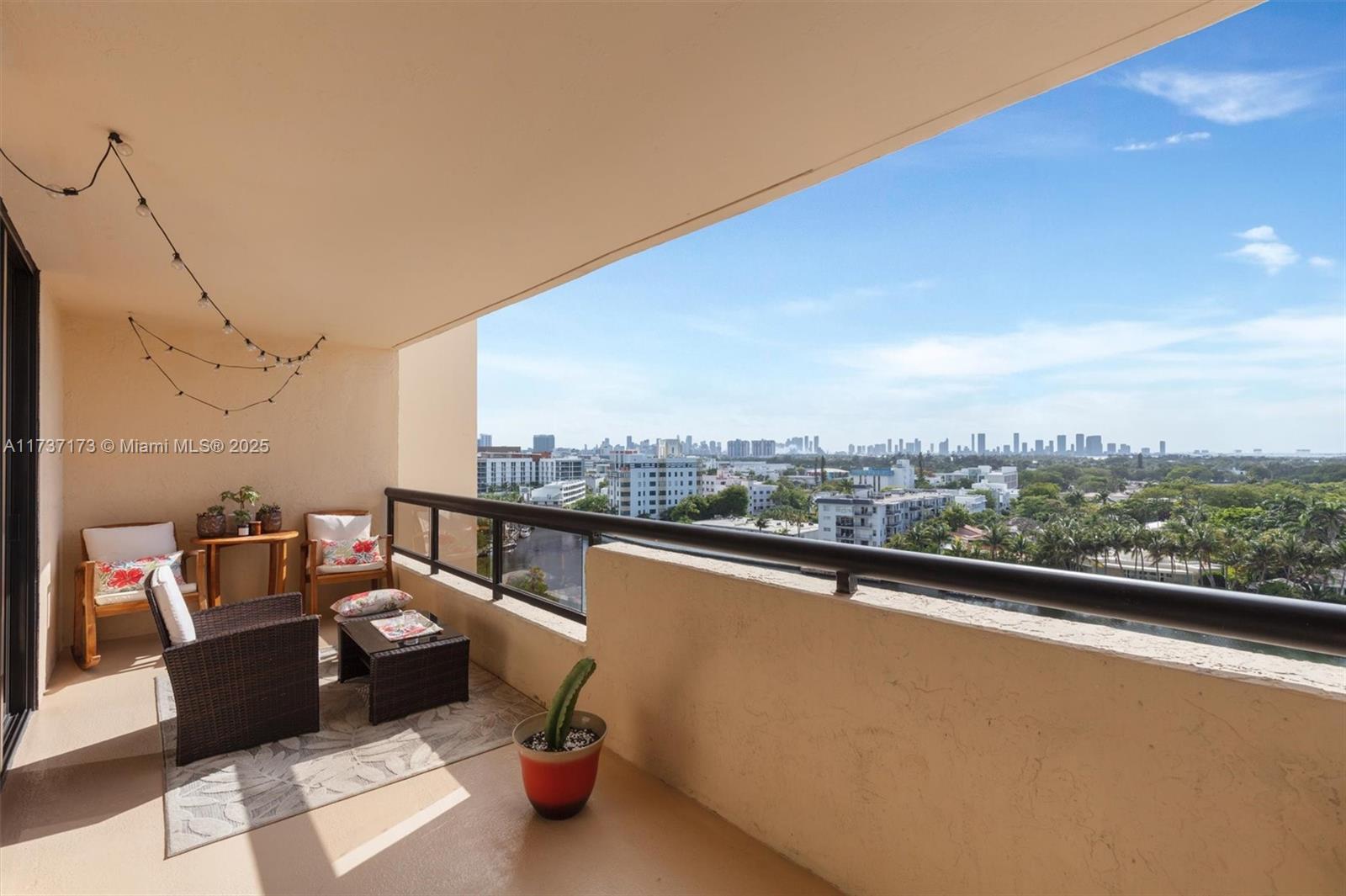 2555 Collins Ave # 1106
