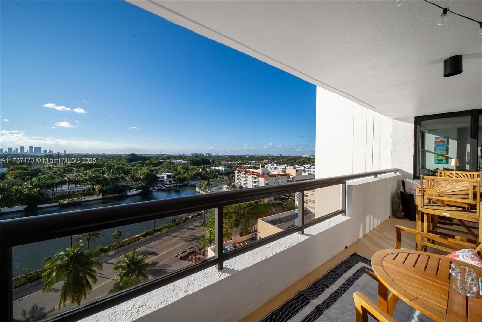 2555 Collins Ave # 1106