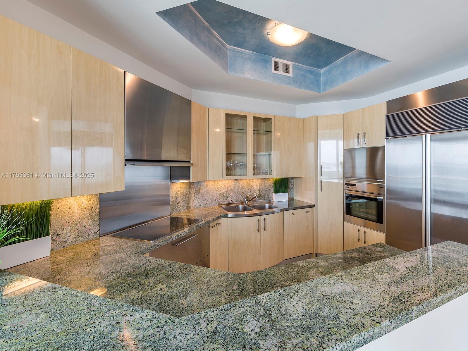 100 S Pointe Dr # 2601