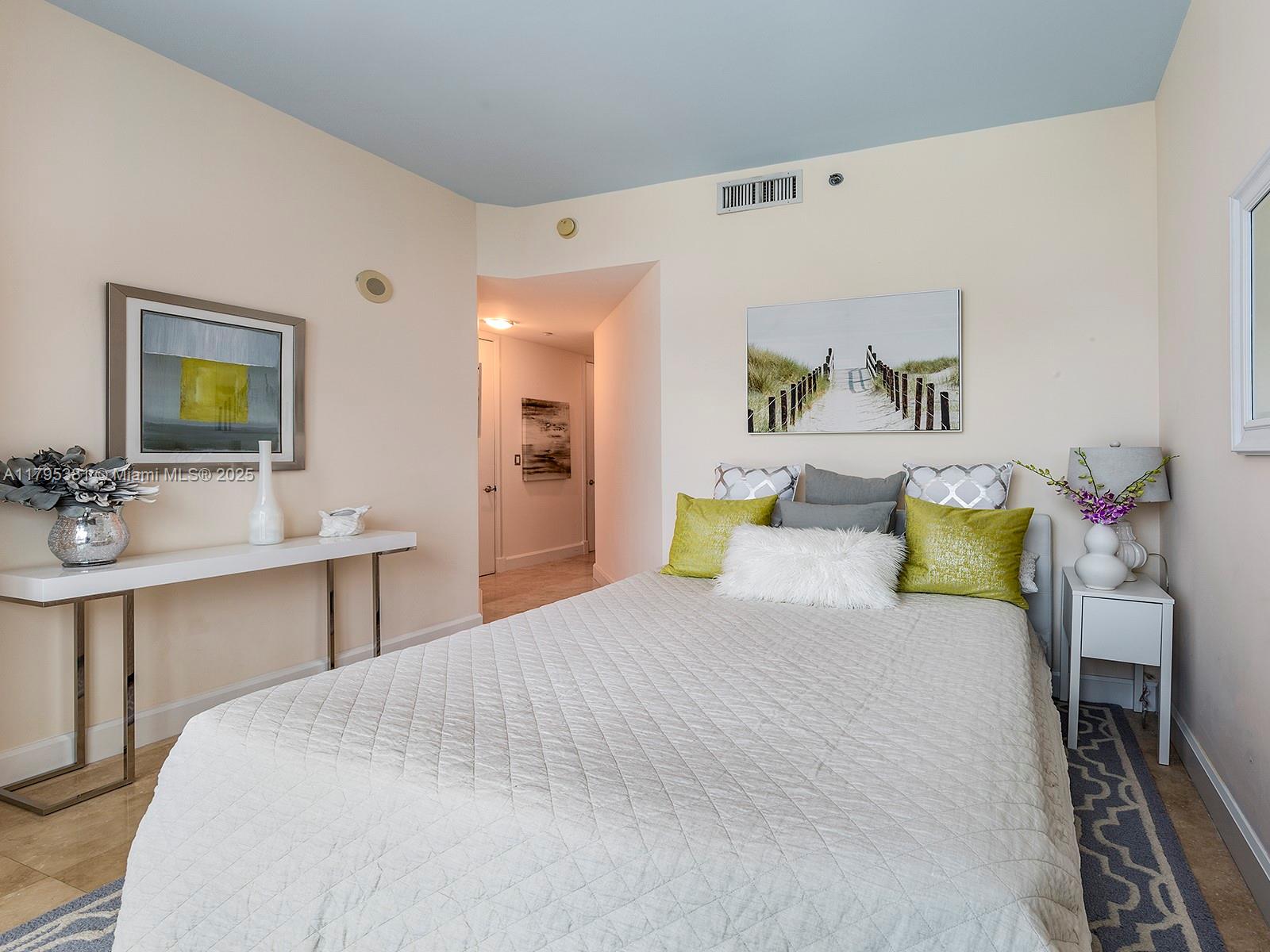 100 S Pointe Dr # 2601