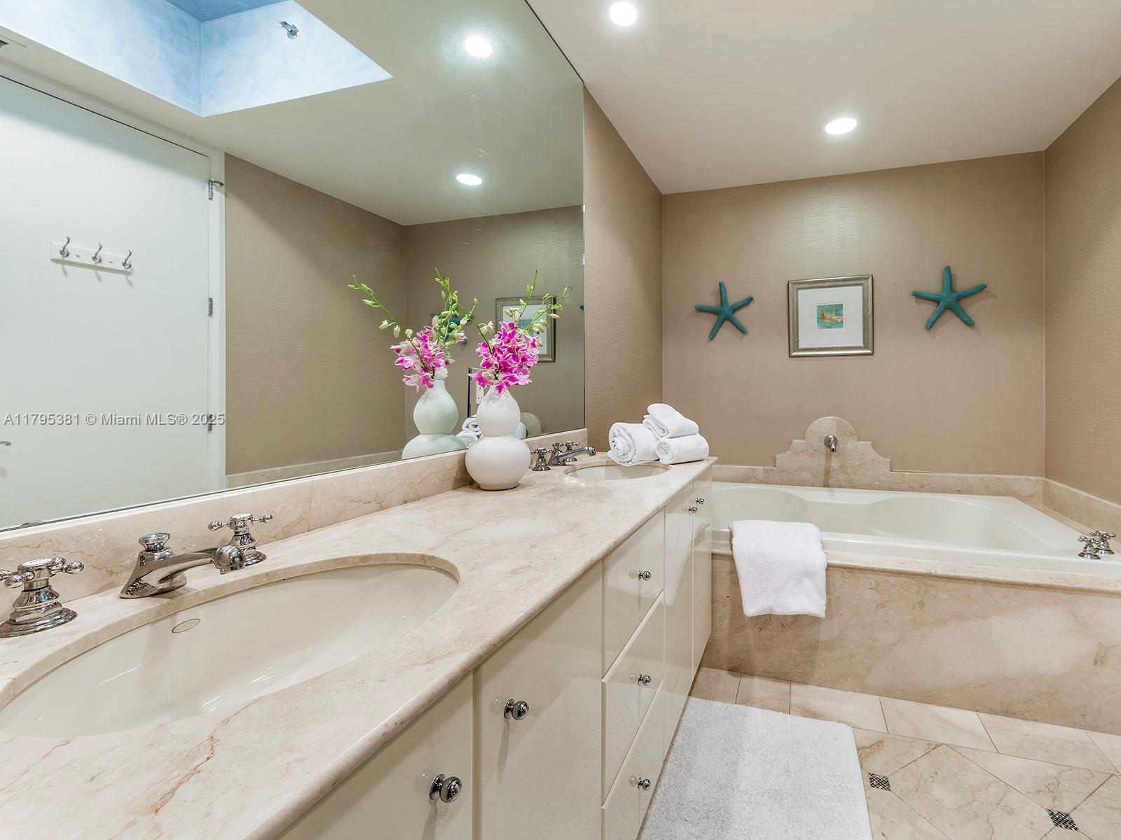 100 S Pointe Dr # 2601