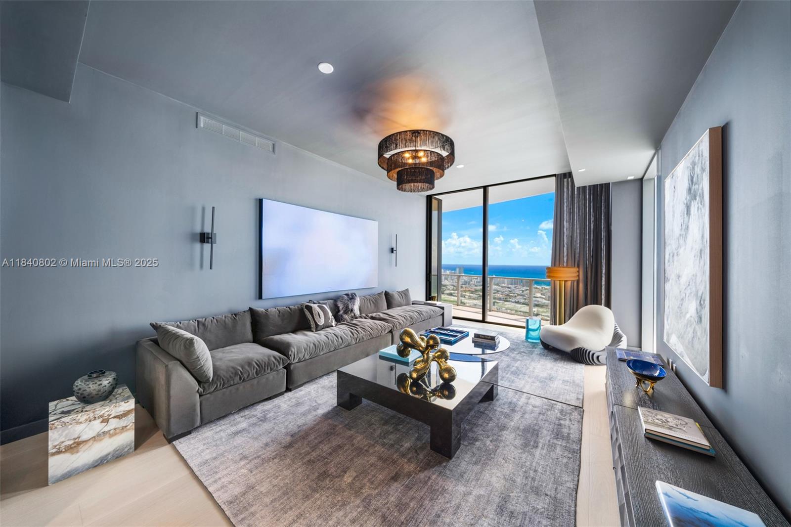 501 West Ave Unit: PH4701