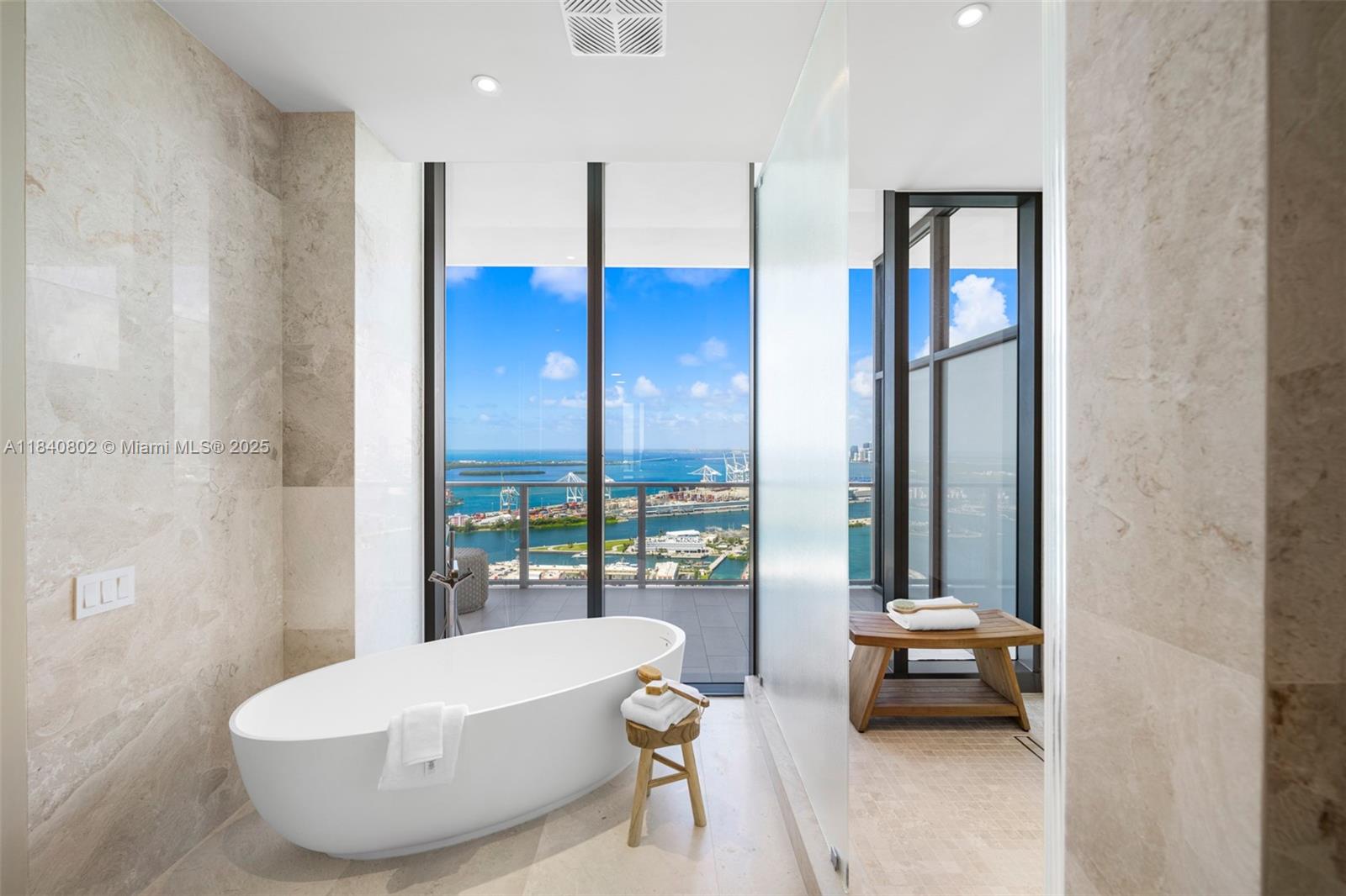 501 West Ave Unit: PH4701