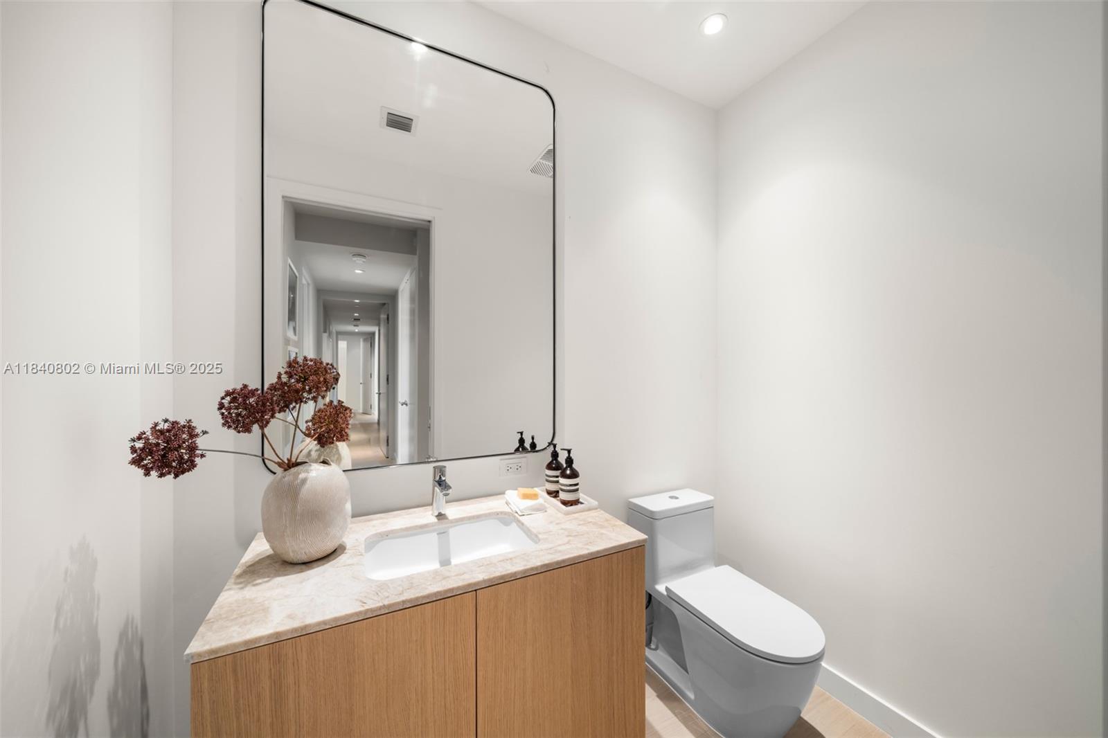 501 West Ave Unit: PH4701