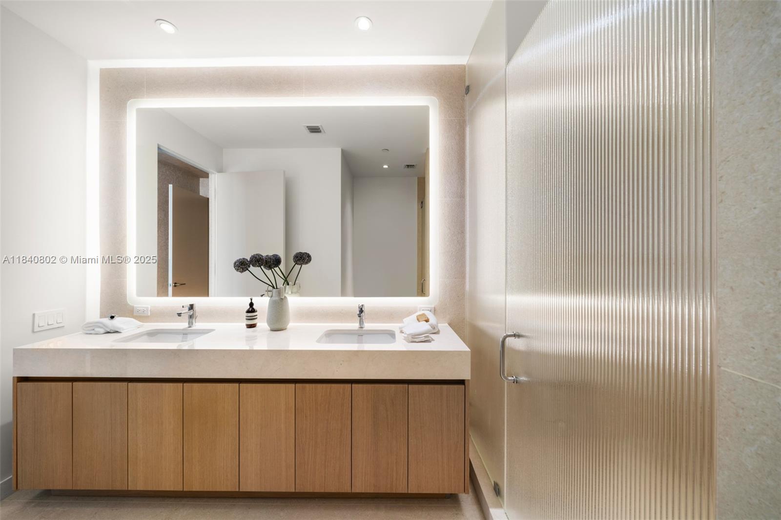 501 West Ave Unit: PH4701