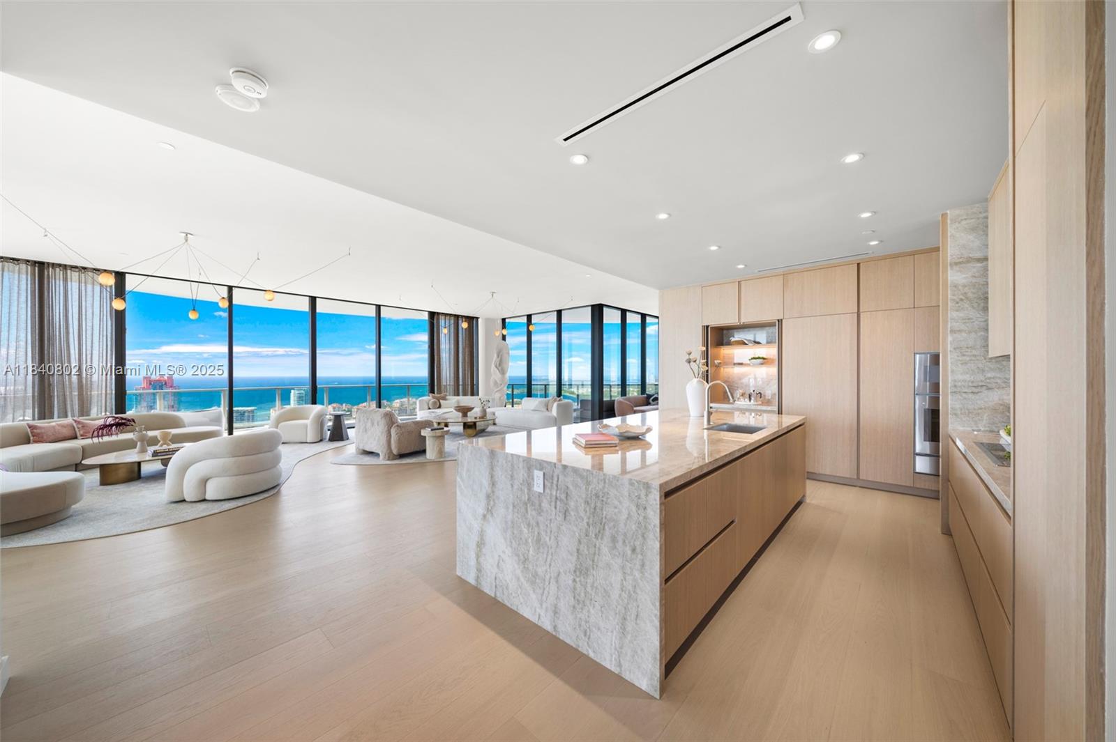 501 West Ave Unit: PH4701