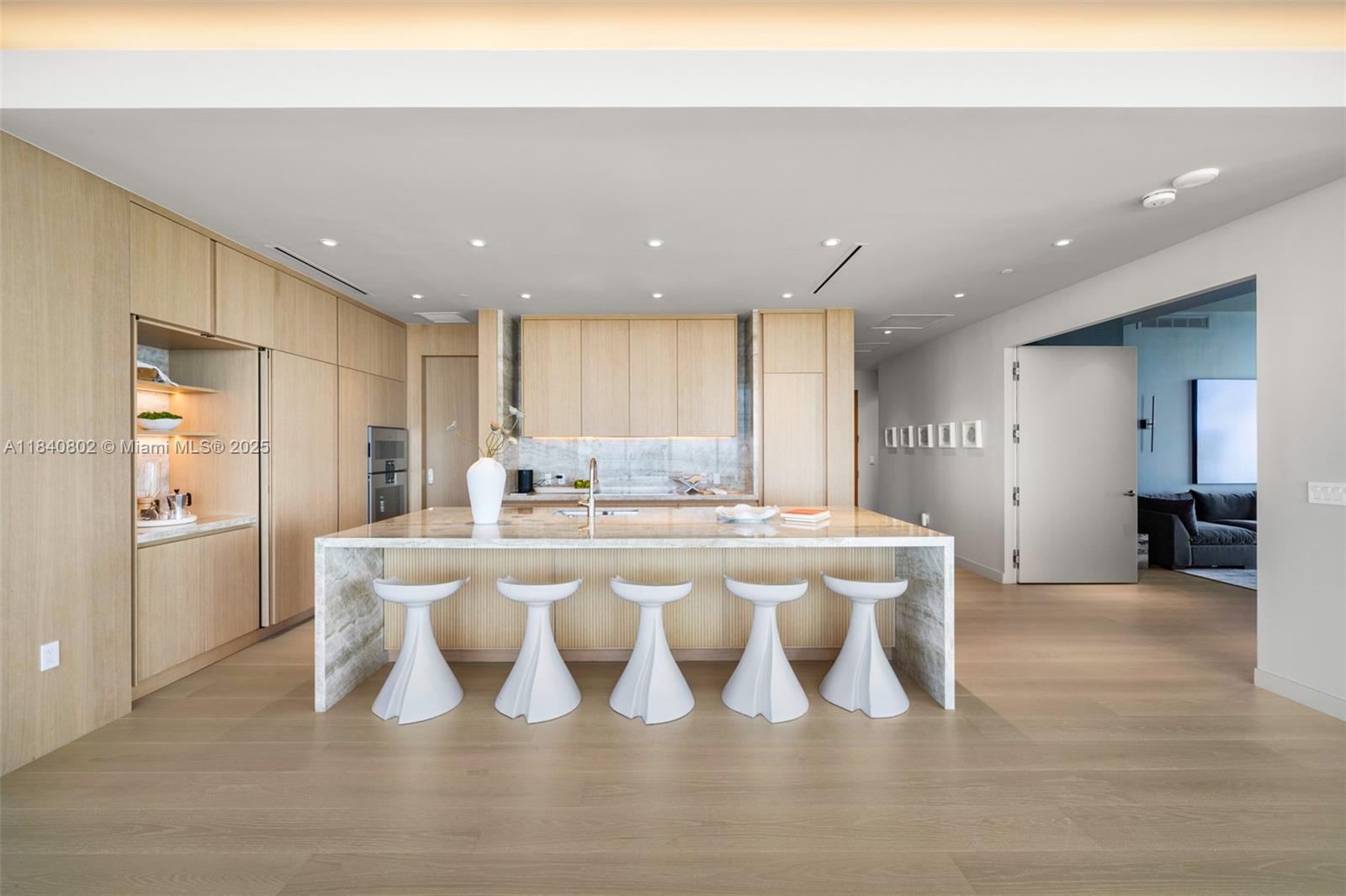 501 West Ave Unit: PH4701