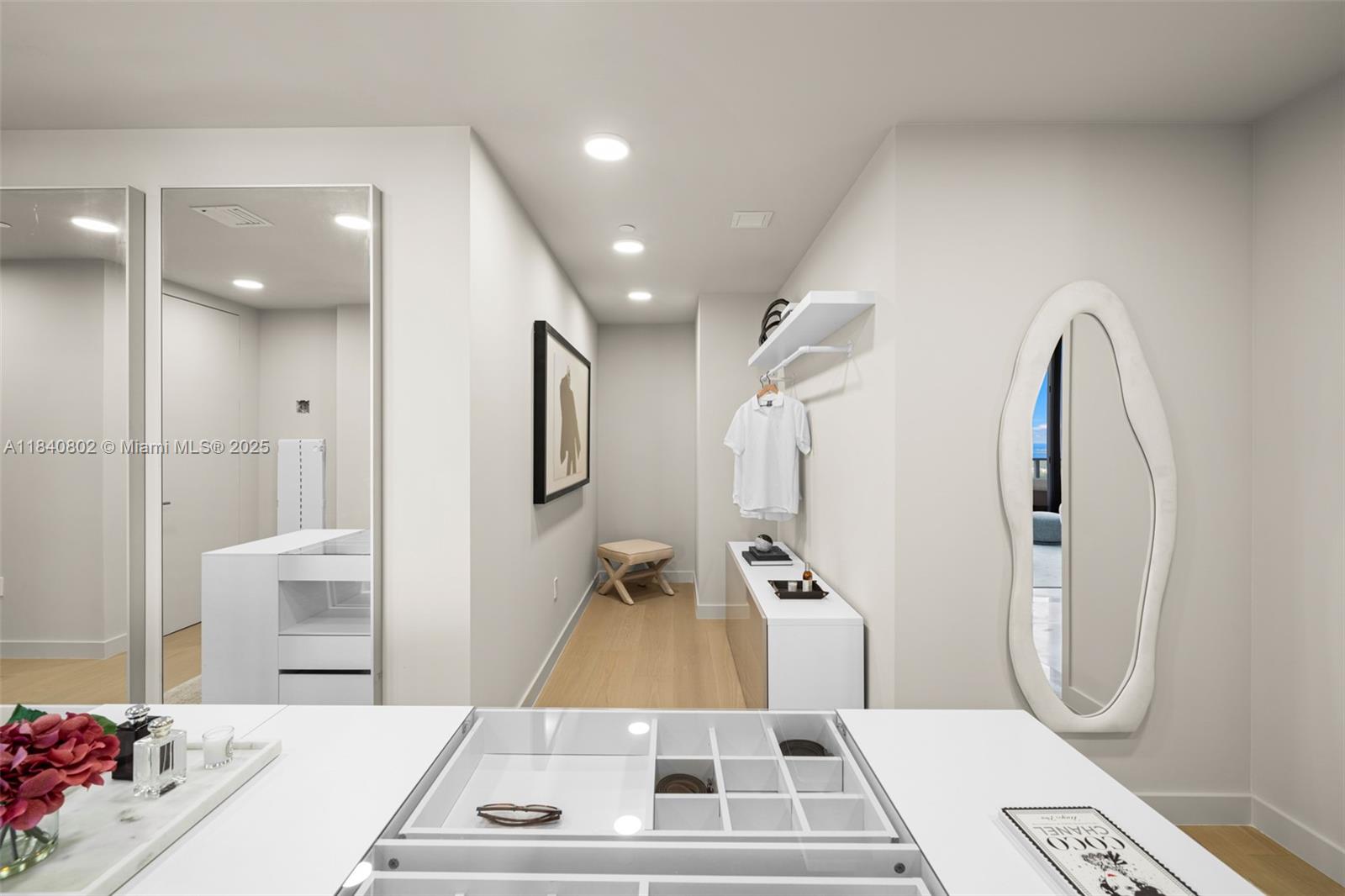 501 West Ave Unit: PH4701