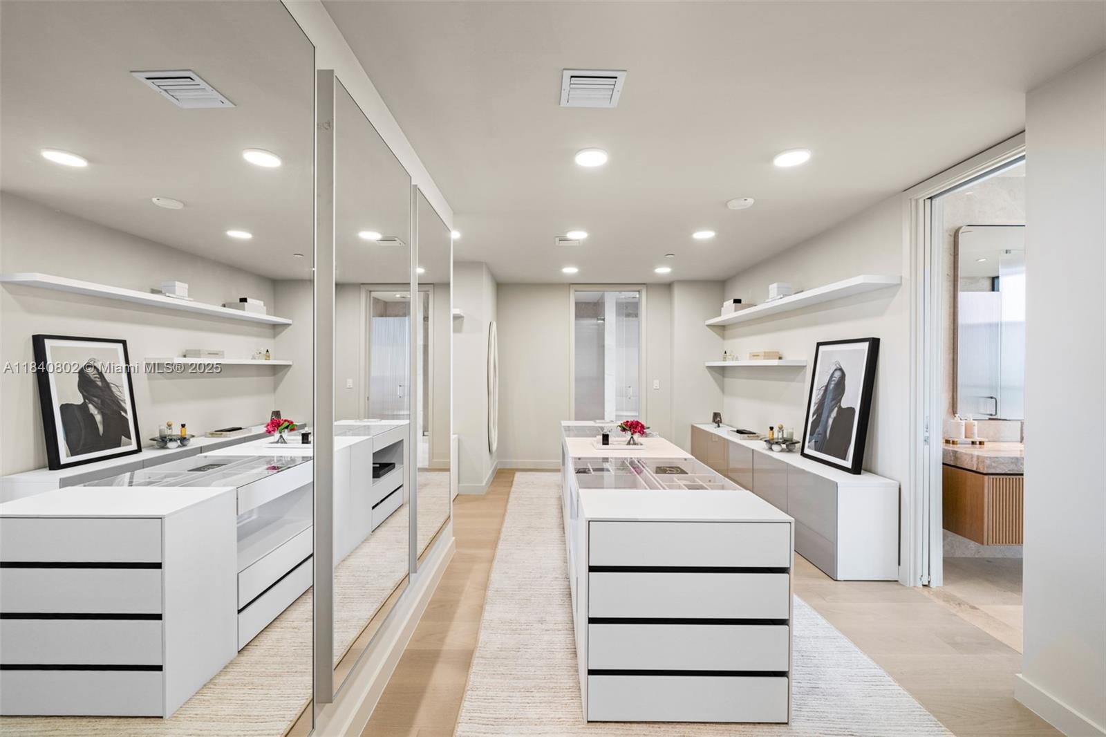 501 West Ave Unit: PH4701