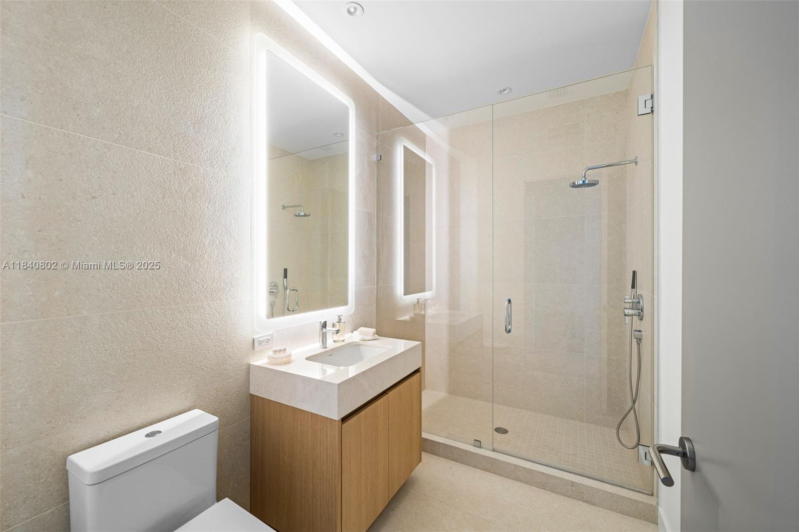 501 West Ave Unit: PH4701