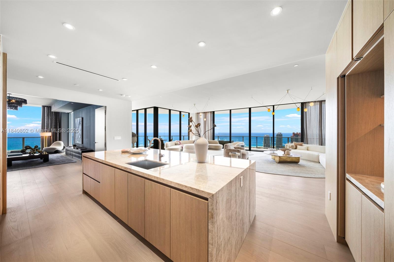 501 West Ave Unit: PH4701