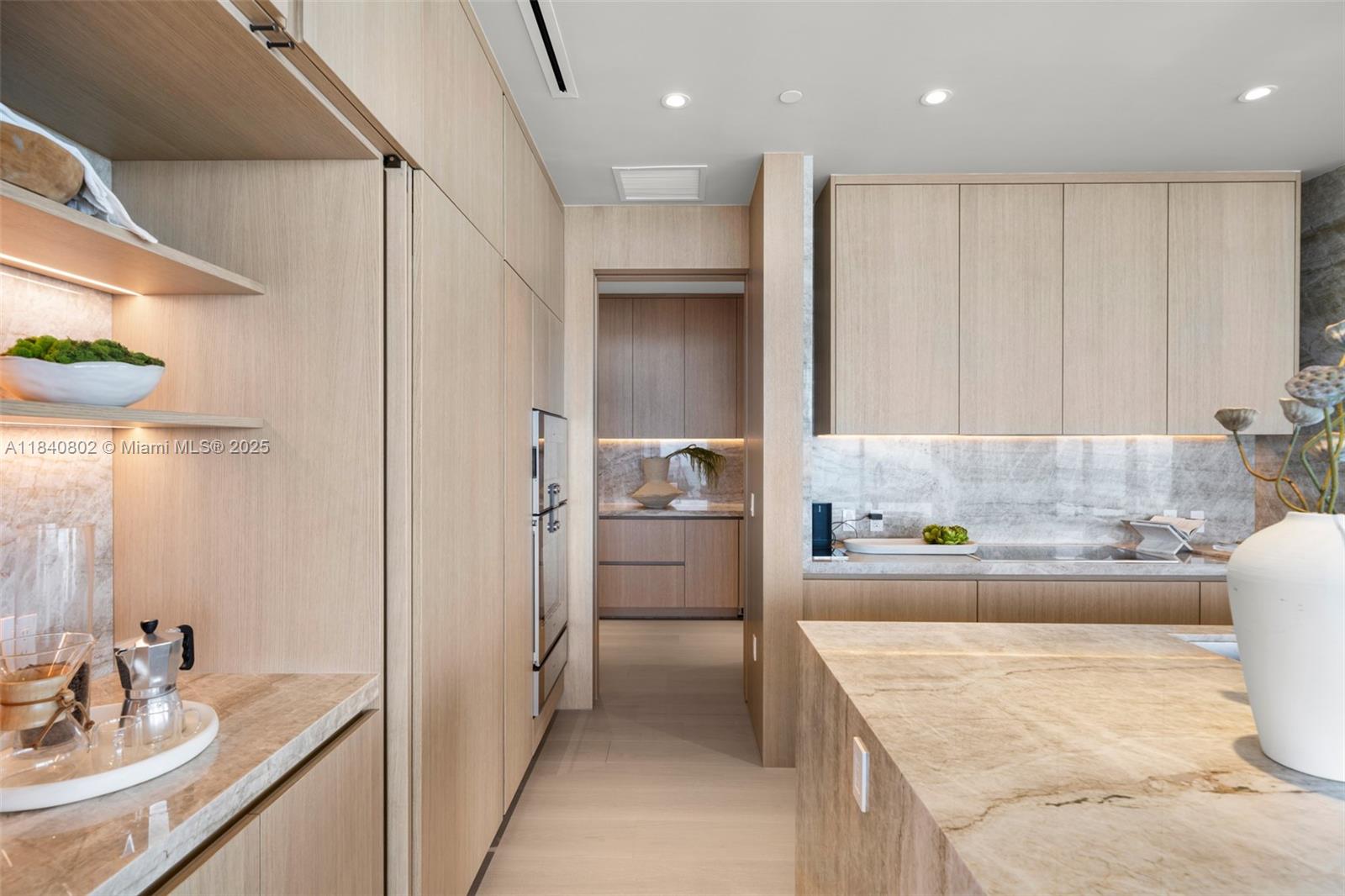 501 West Ave Unit: PH4701