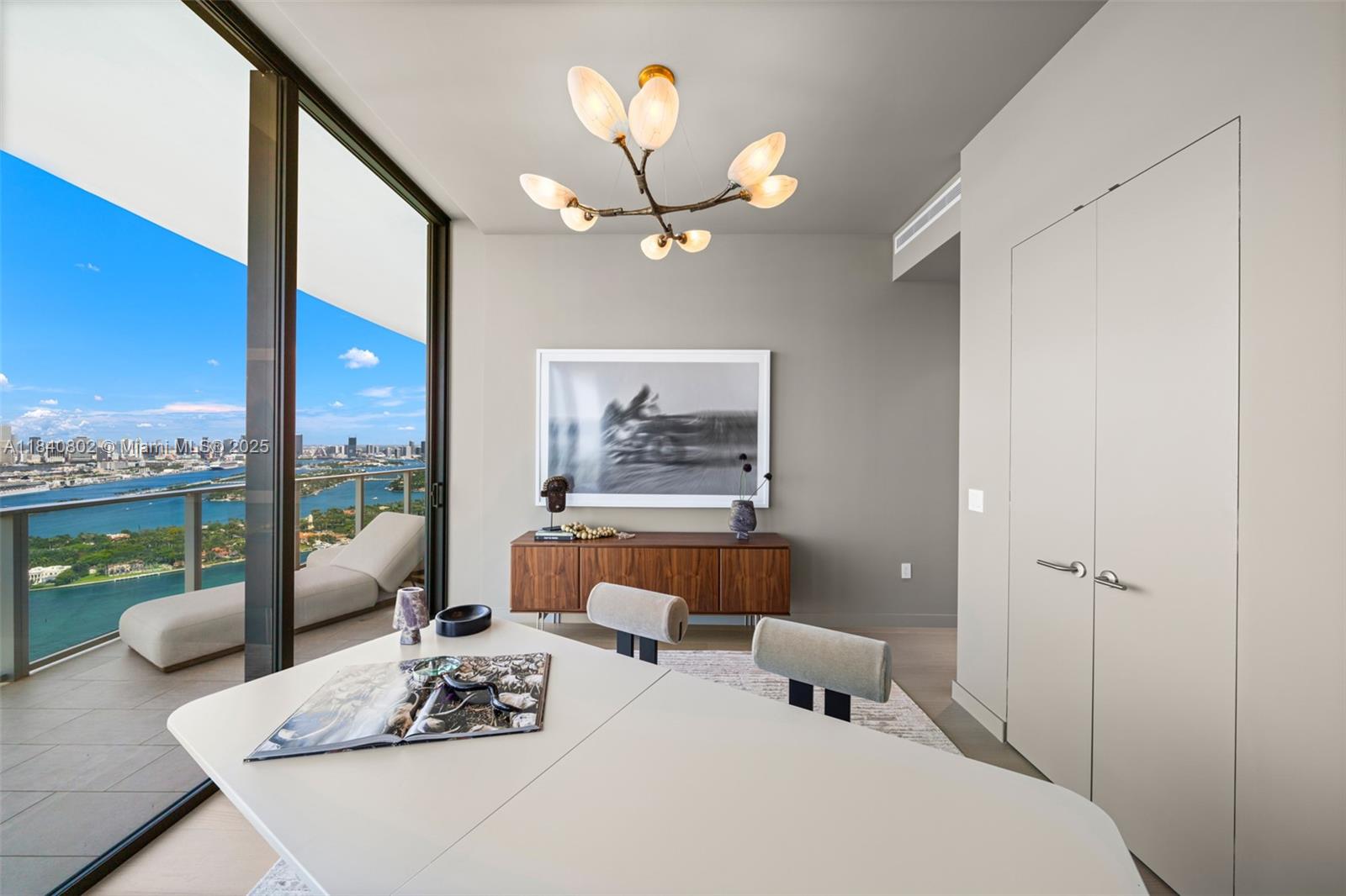 501 West Ave Unit: PH4701