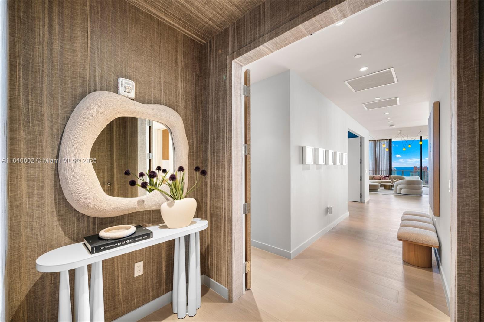 501 West Ave Unit: PH4701