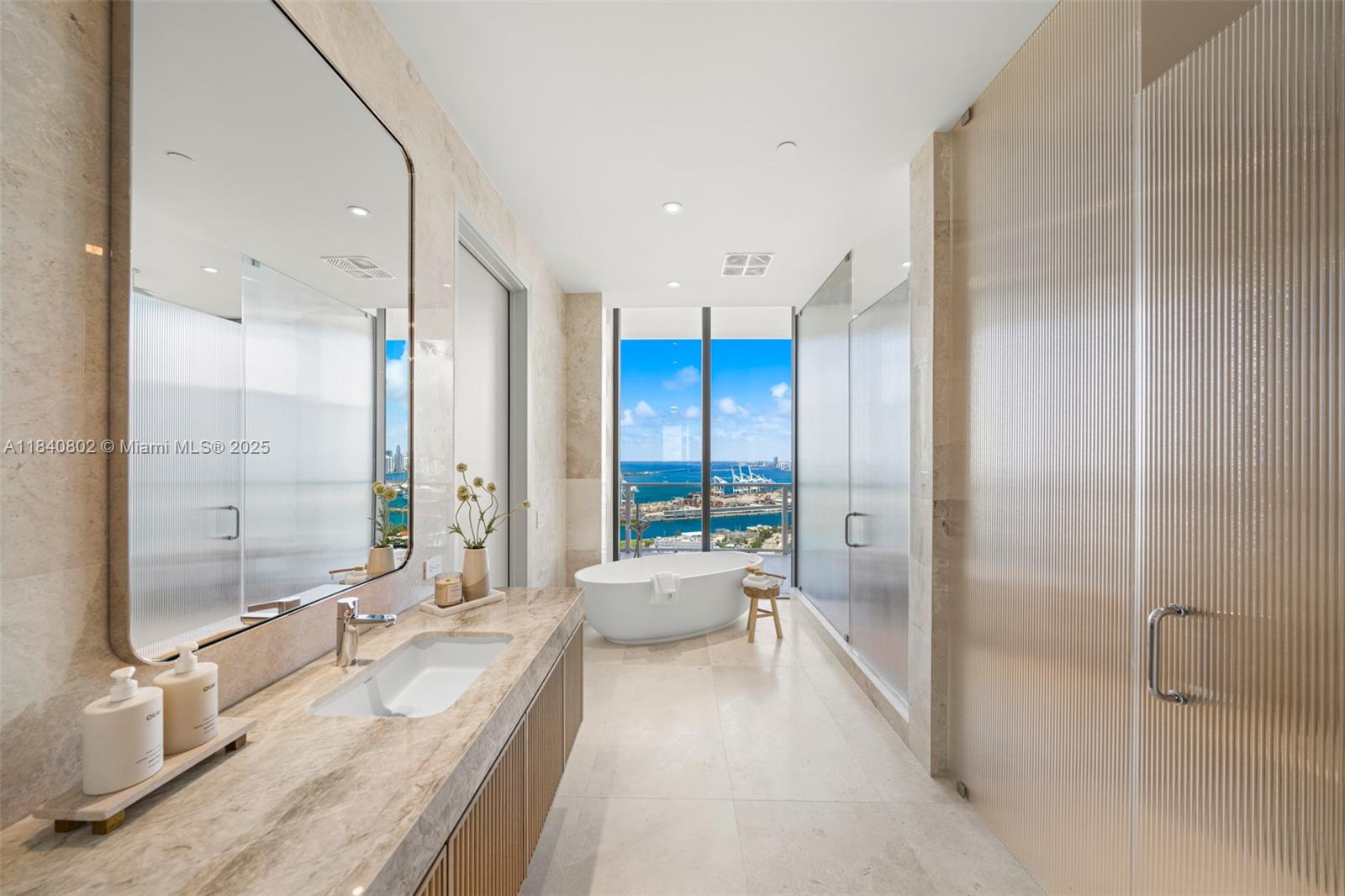 501 West Ave Unit: PH4701