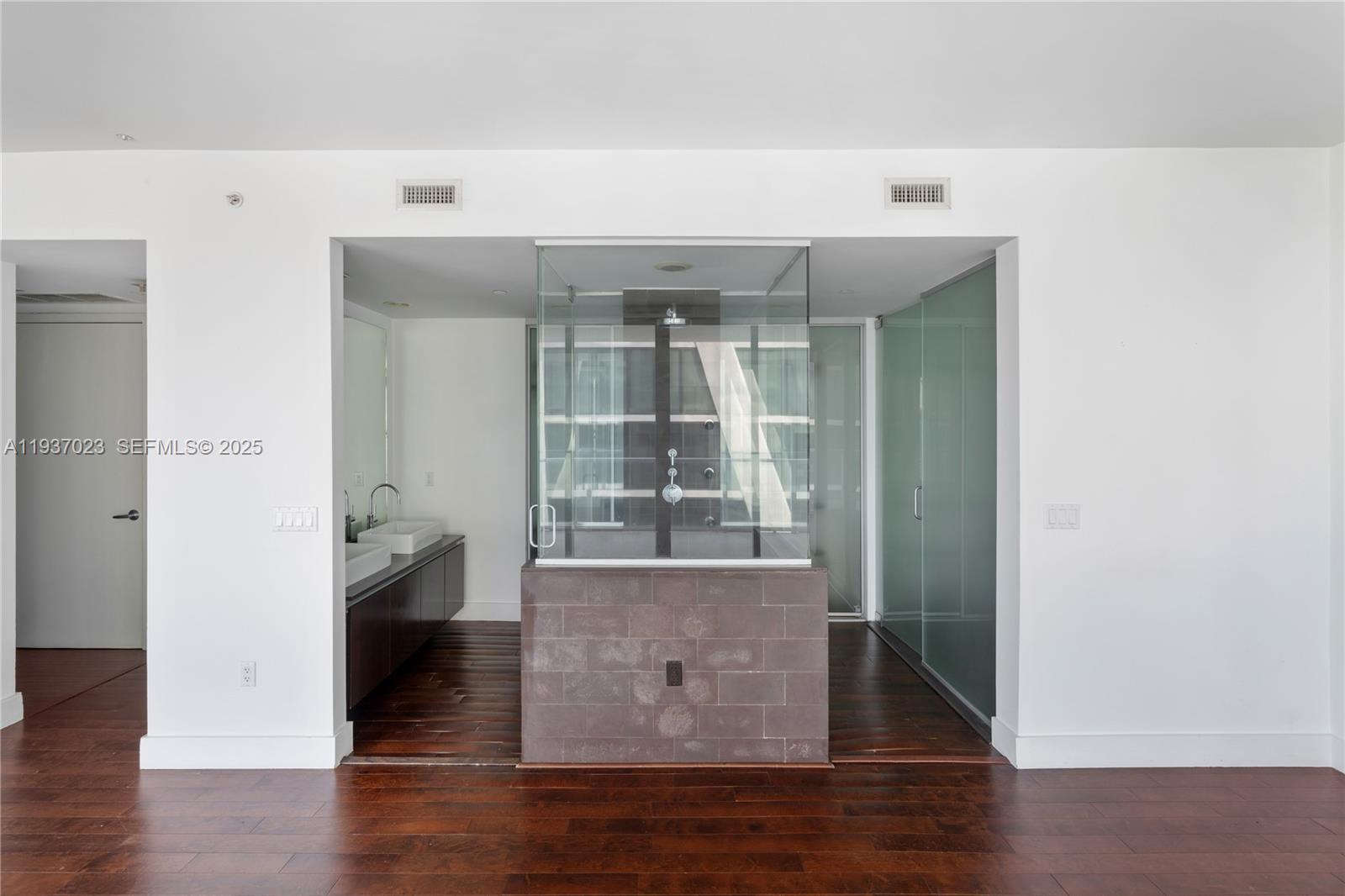 1040 Biscayne Blvd # 4108