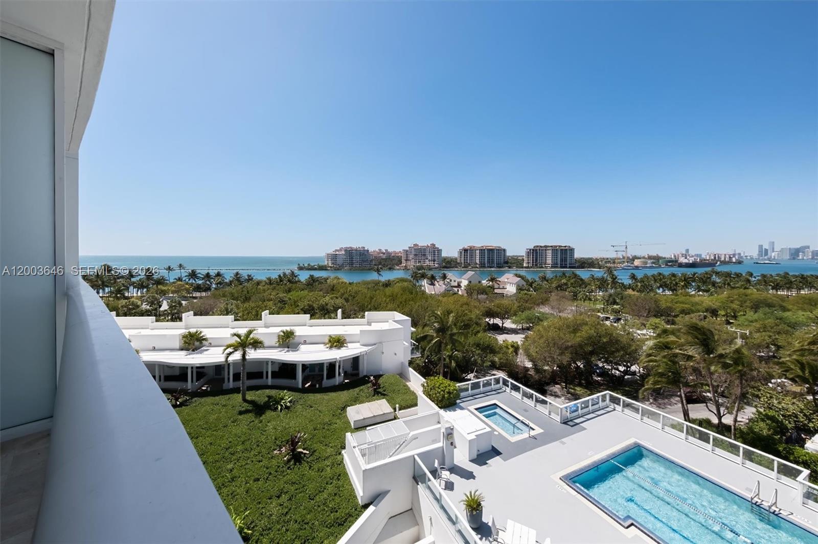 100 S Pointe Dr # 702