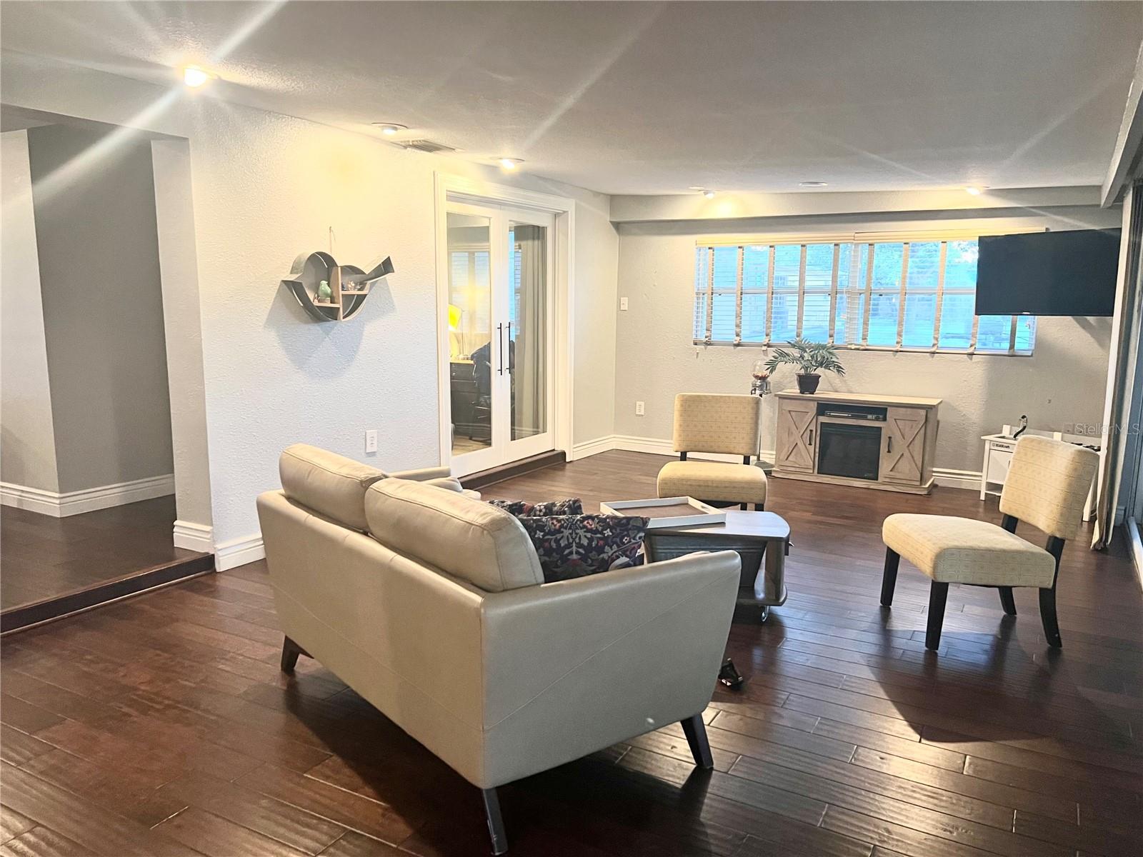 3341 LAKE SAXON DR