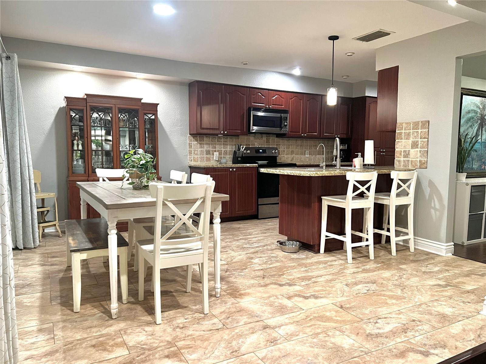 3341 LAKE SAXON DR