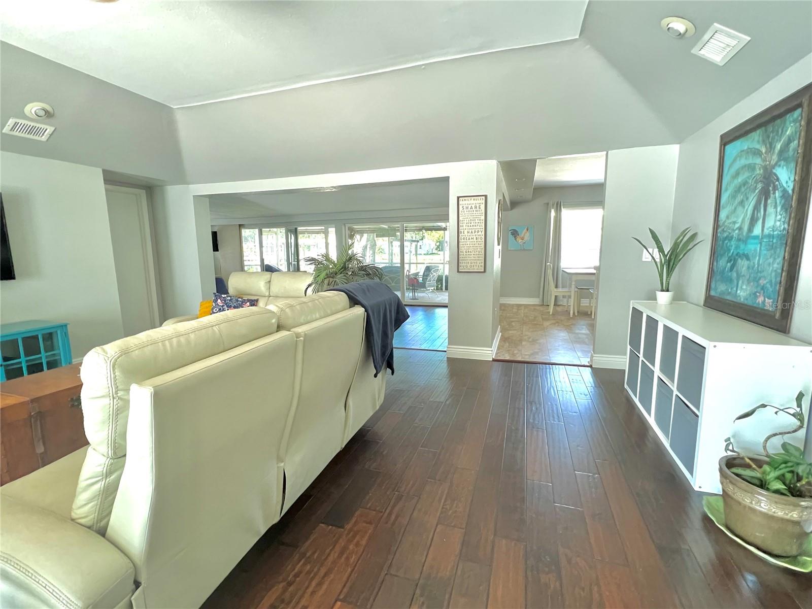 3341 LAKE SAXON DR