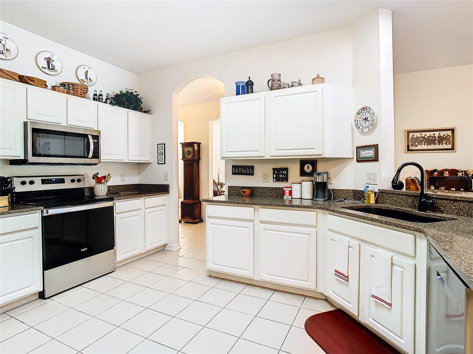 9505 LAUREL LEDGE DR