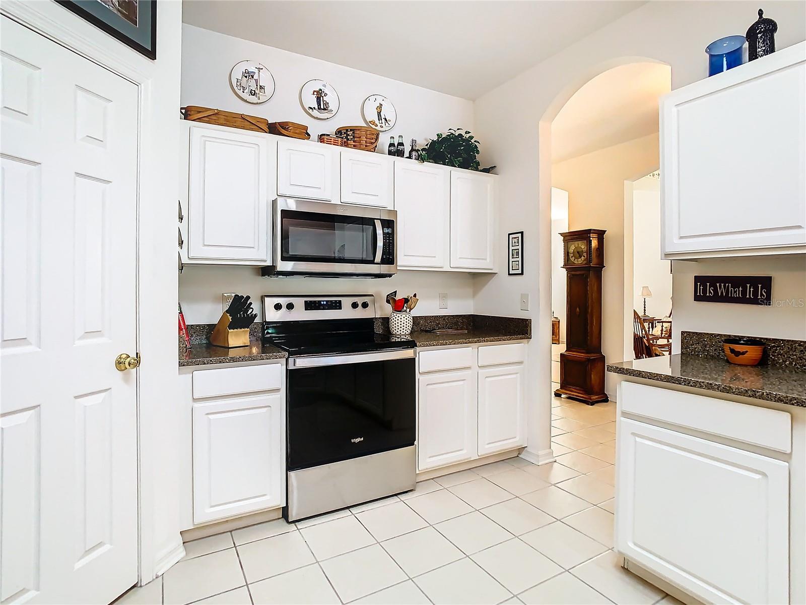9505 LAUREL LEDGE DR