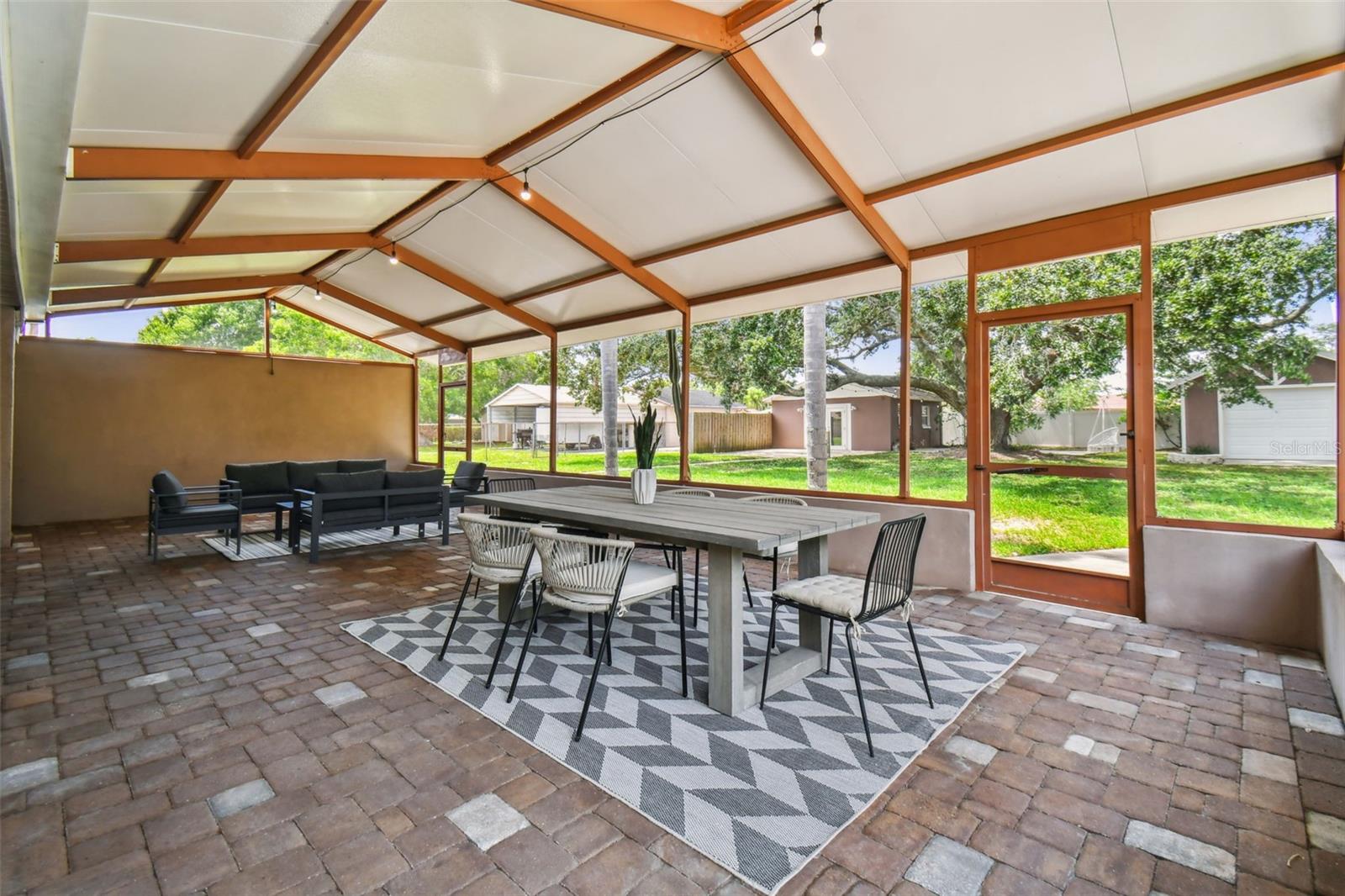 501 CHANCELLAR DR
