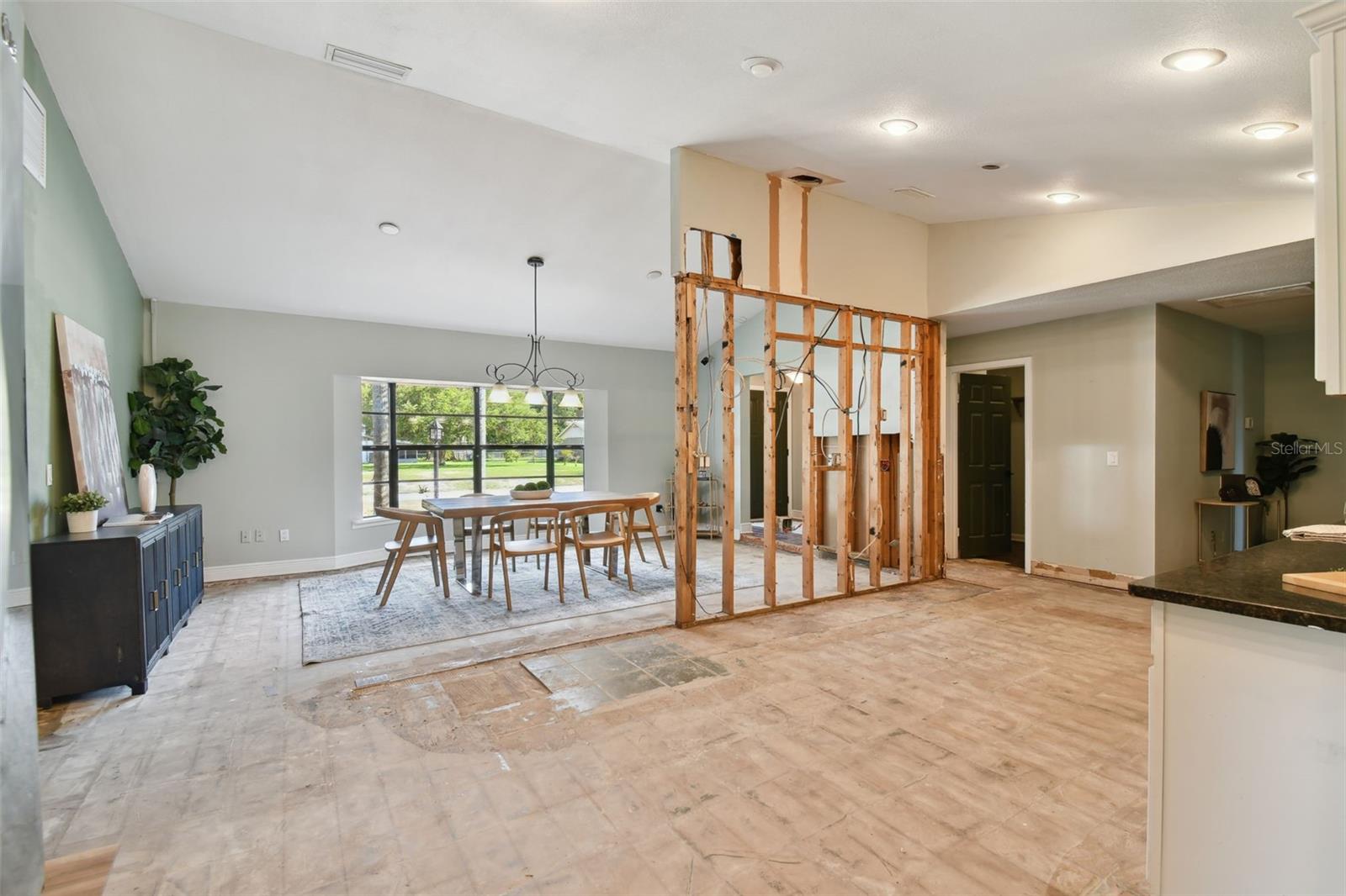 501 CHANCELLAR DR